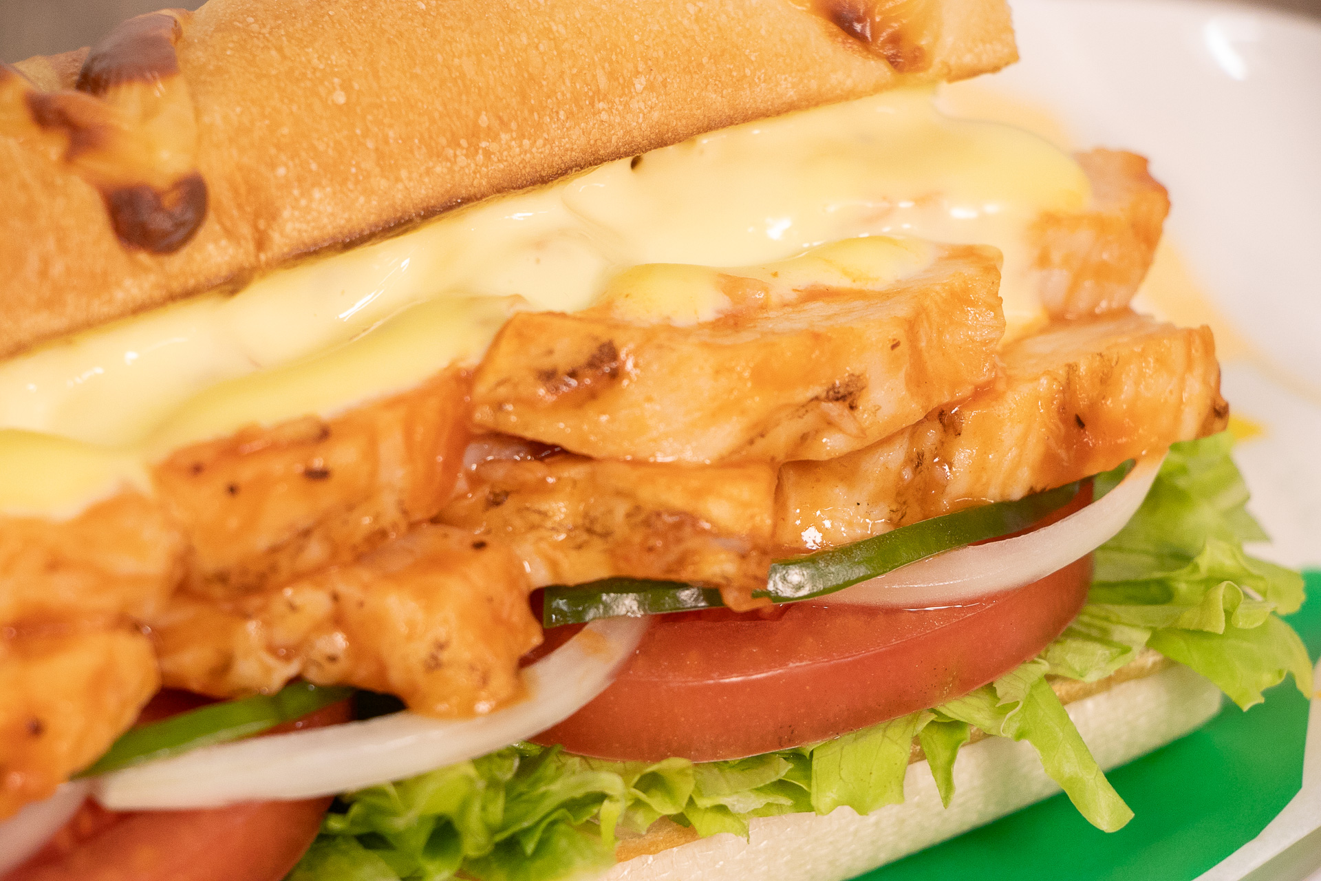 「カリとろチーズチリチキン」（590円）