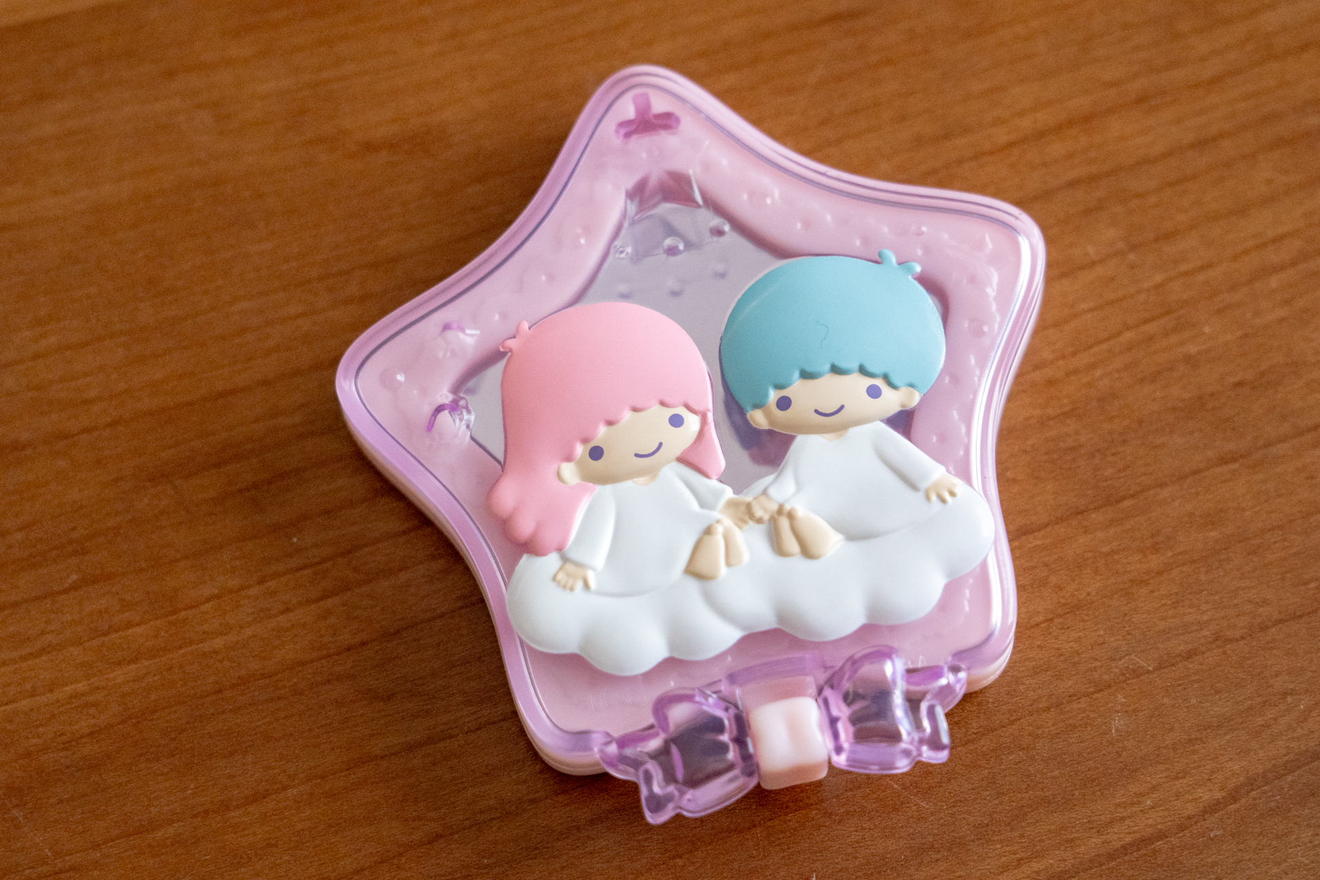 手のひらサイズの手鏡