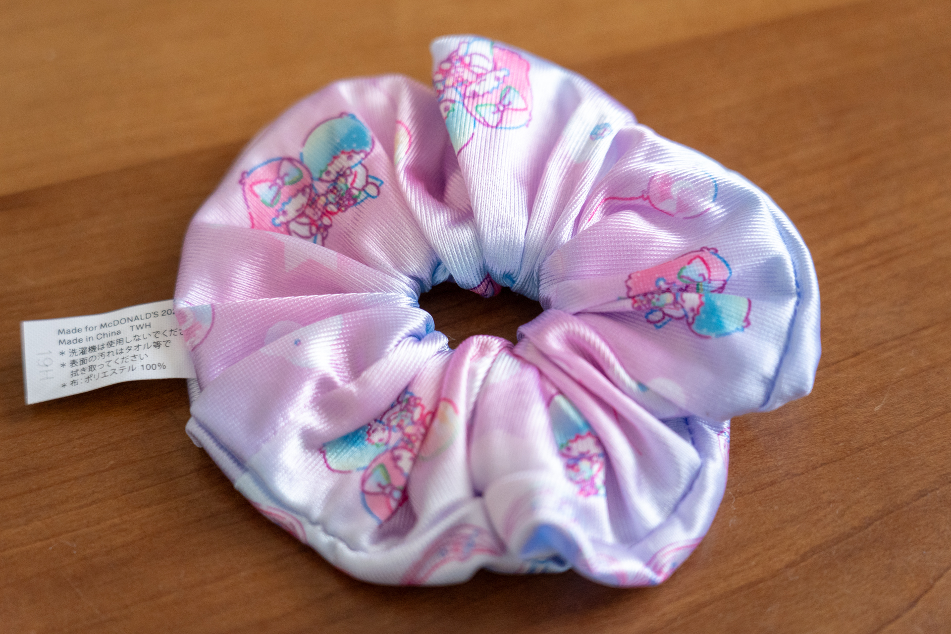 表と裏でカラーが違う