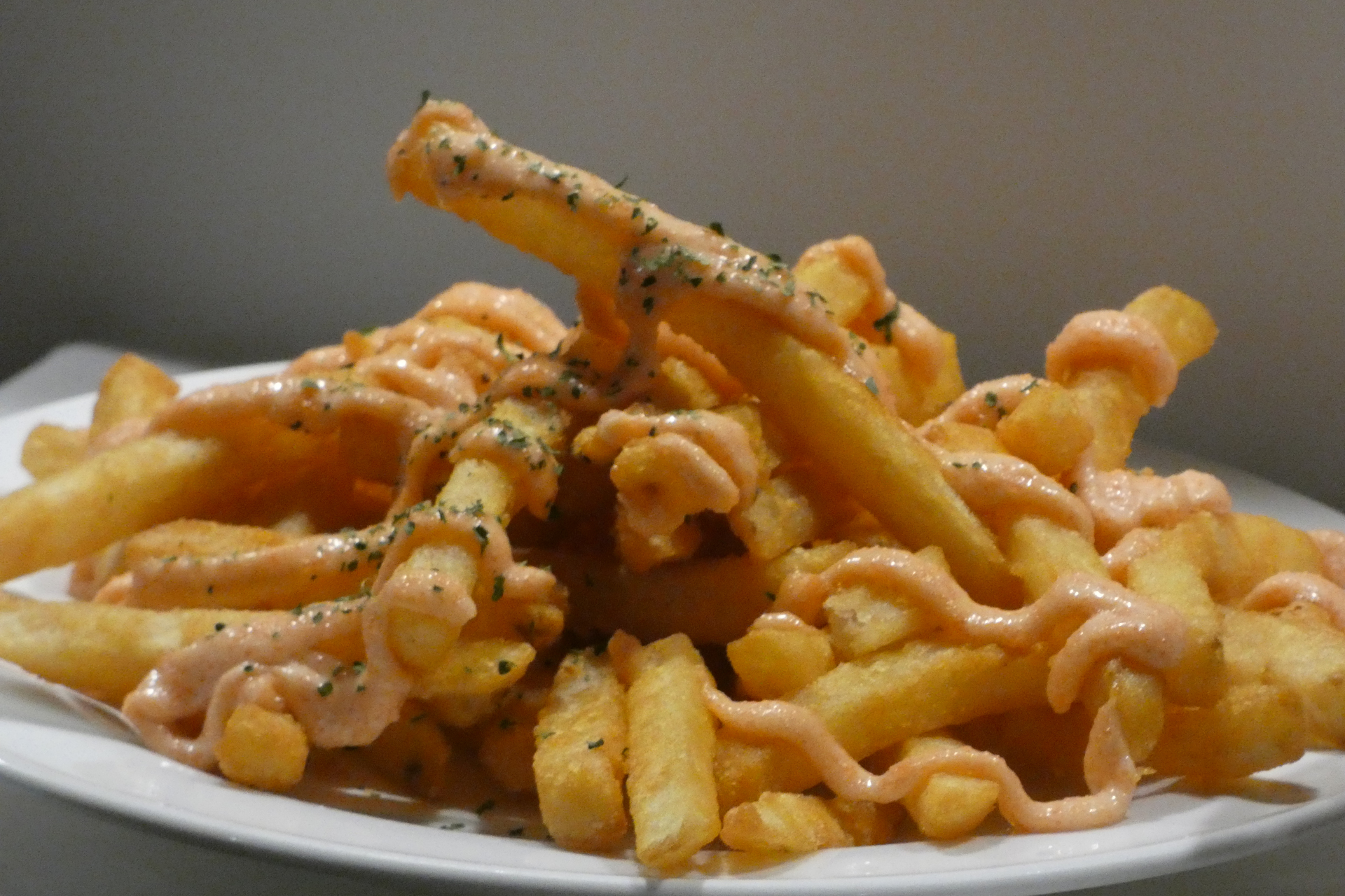 SureCrisp MAXを使ったBIER REISE '98（新橋）の「明太マヨのクリスピーポテト」