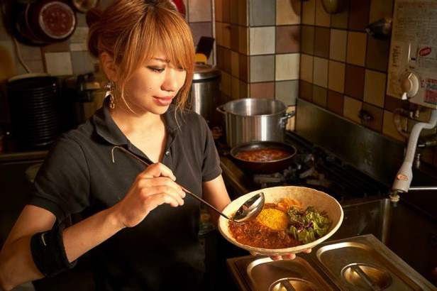 「SPICY CURRY 魯珈」齋藤絵理シェフ