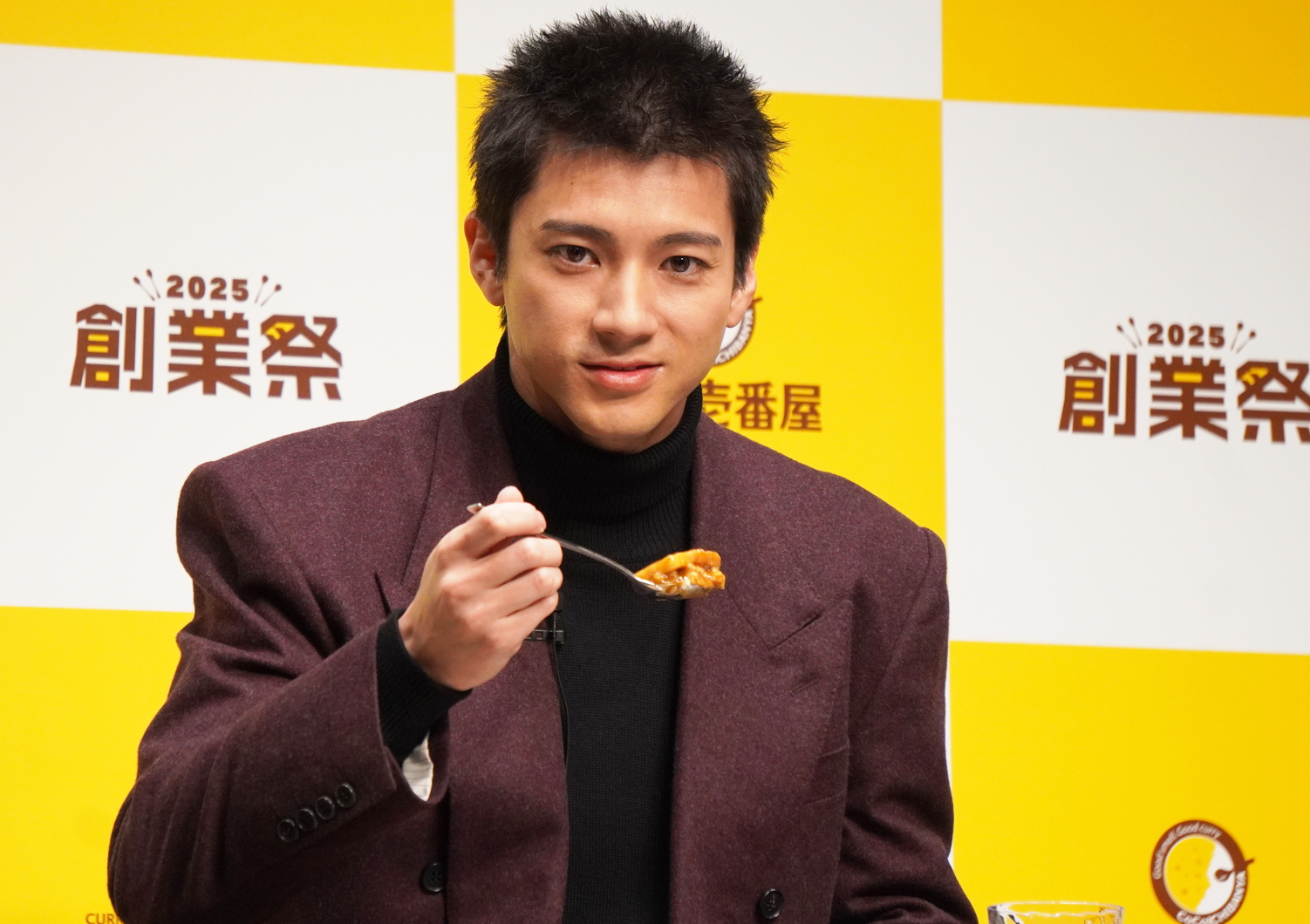 ココイチアンバサダーの山田裕貴さんが監修した「塩豚角煮ジンジャーカレー」
