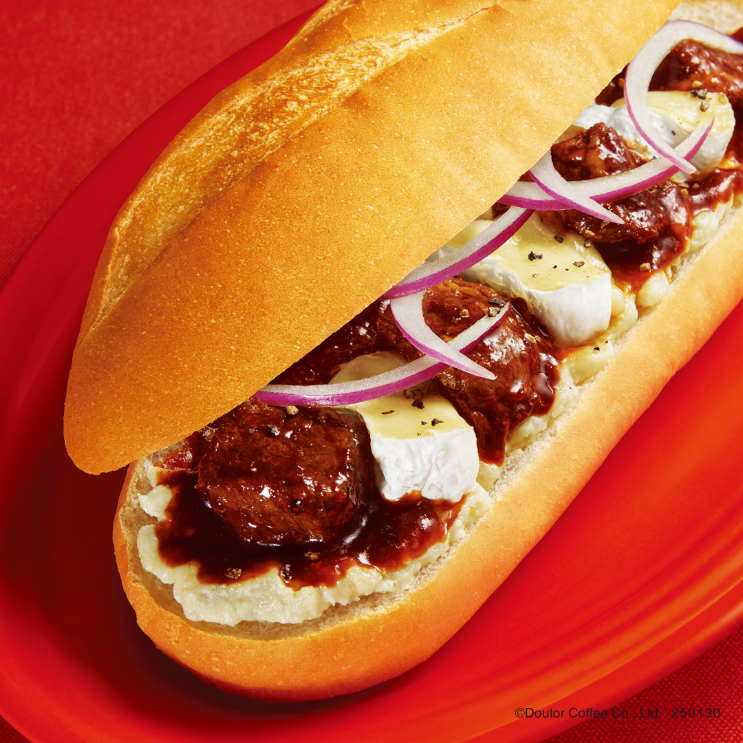 ドトールコーヒーショップ「期間限定ミラノサンド 牛肉の赤ワイン煮込み」