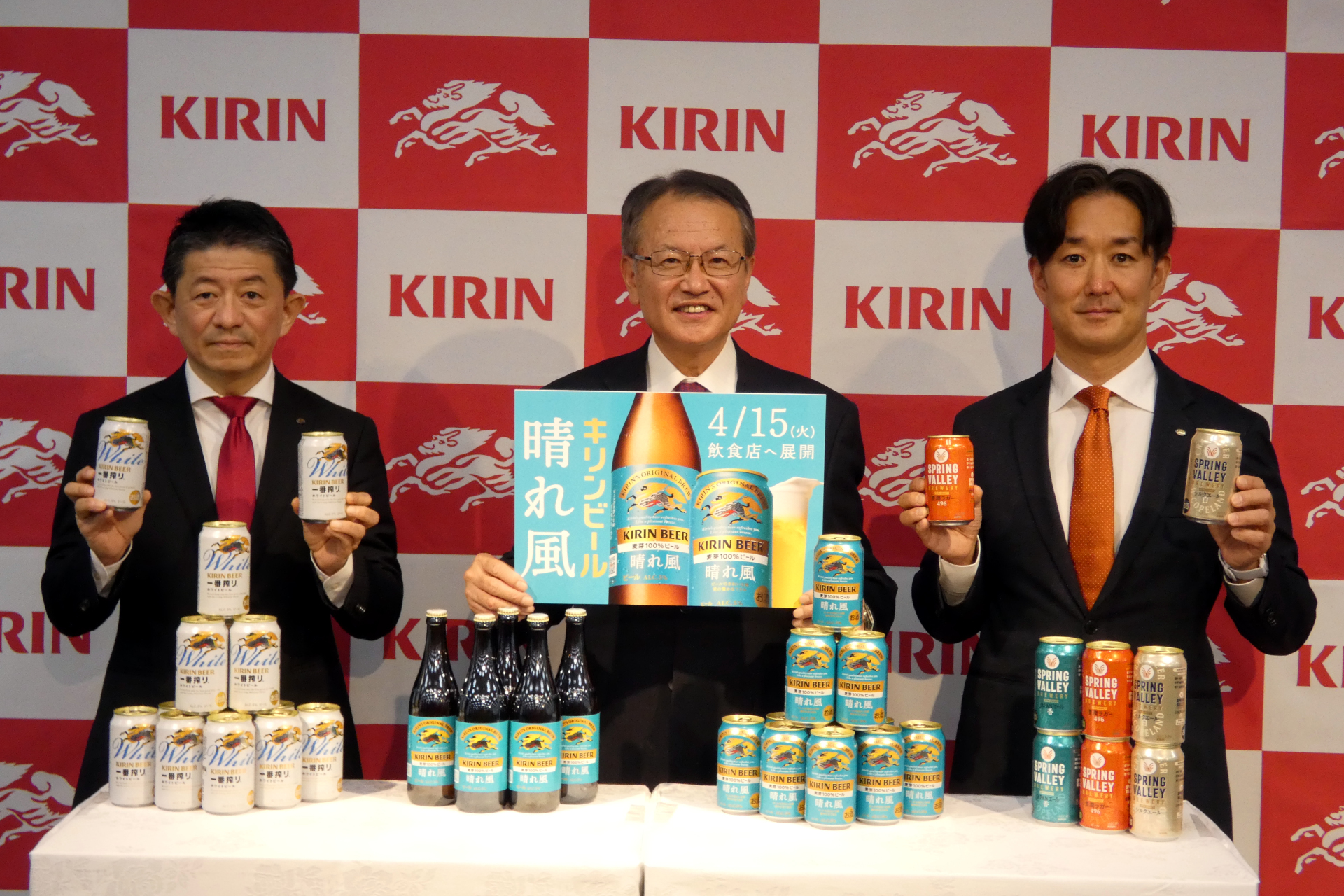 （左から）執行役員 マーケティング部長の今村恵三氏、代表取締役社長の堀口英樹氏、クラフトビール事業部長の大谷哲司氏