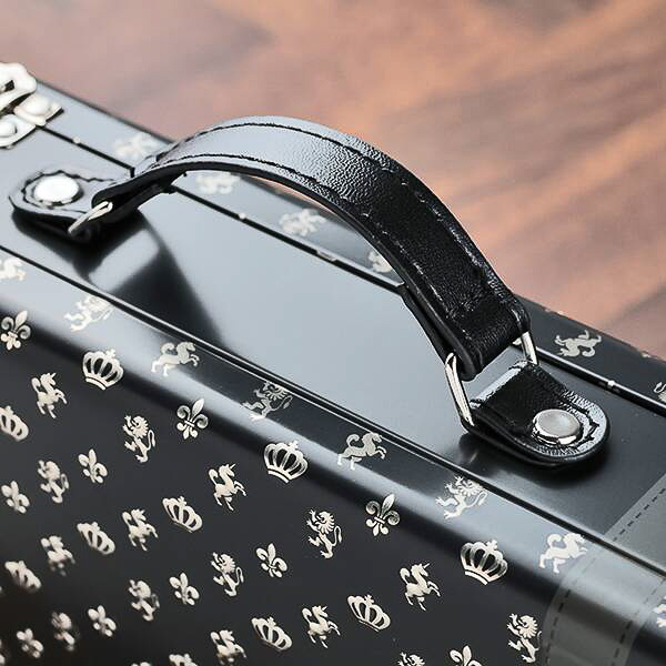 カルディ、旅行したくなる「トランク缶」チョコ付きで発売