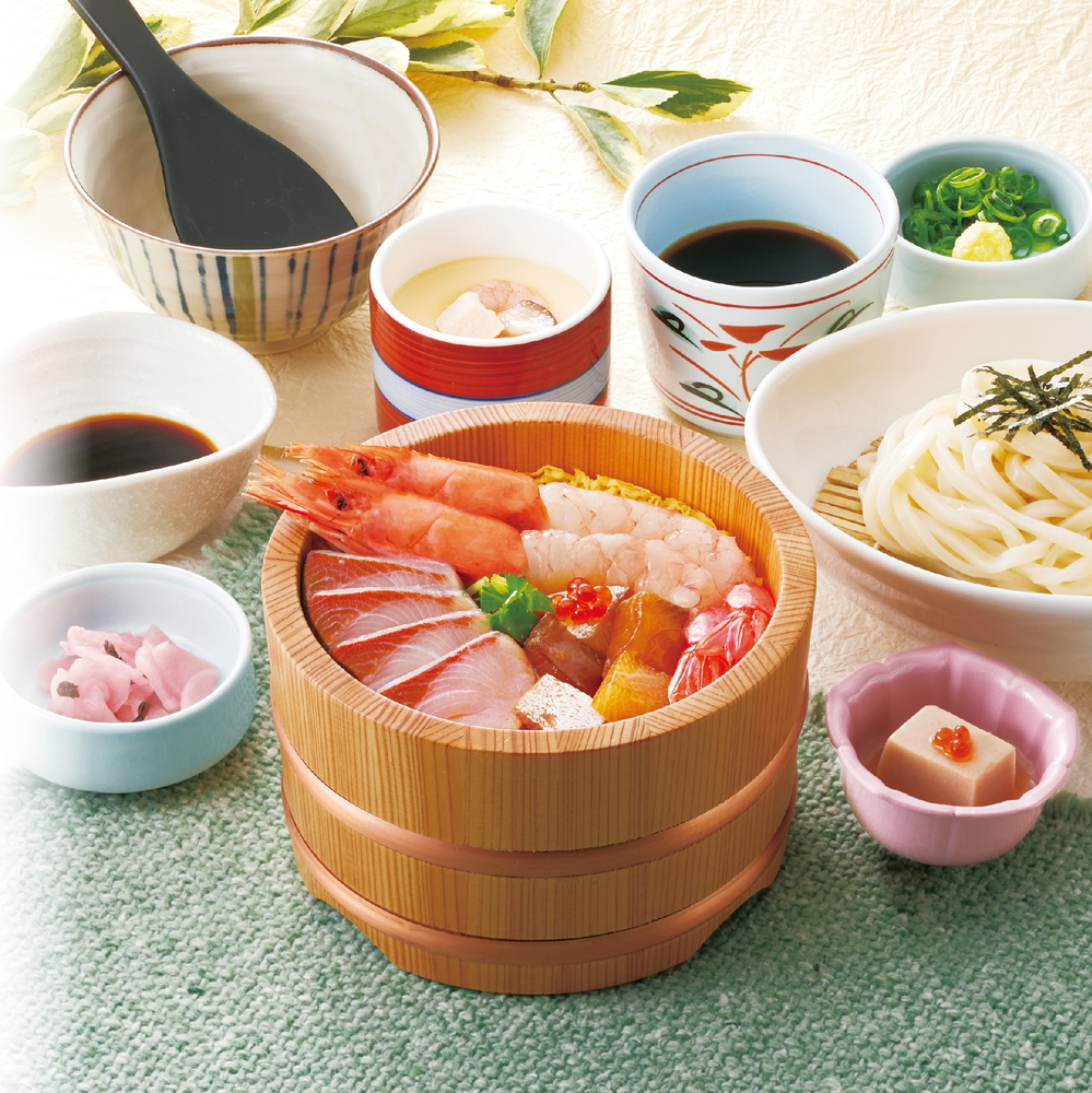 「赤海老と鰤平（ぶりひら）の贅沢丼膳」（2638円）