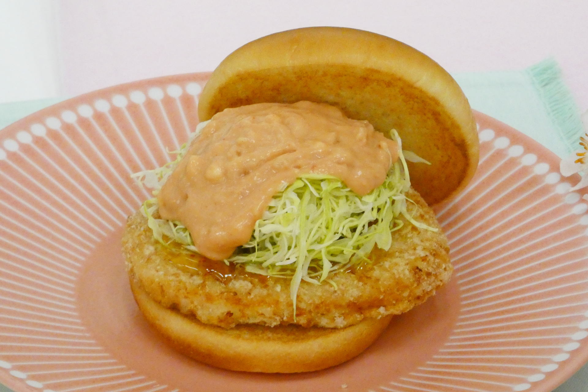 明太チーズのとり竜田バーガー ～タルタル仕立て～