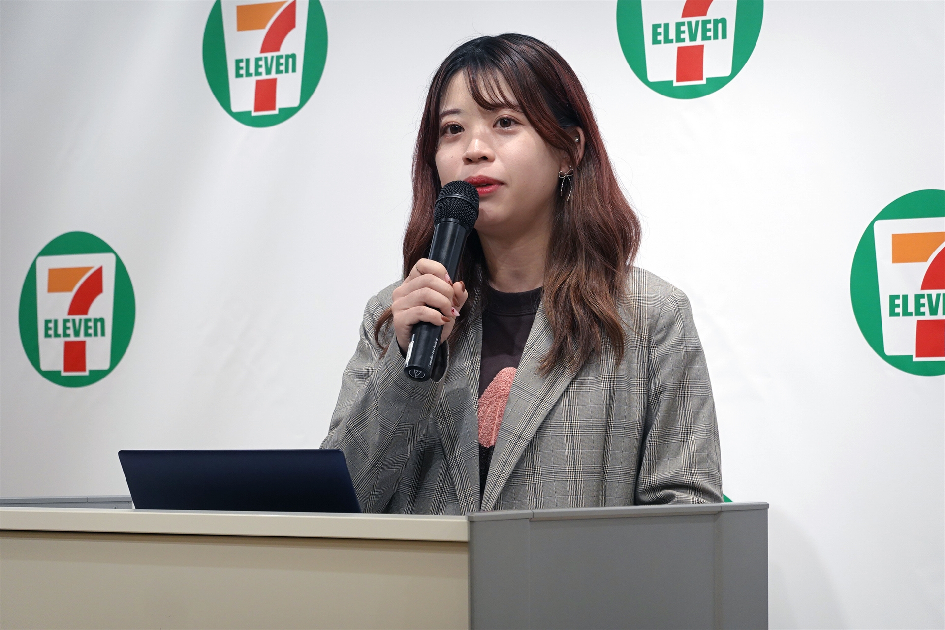 明治 カカオマーケティング部の杉山詩織氏