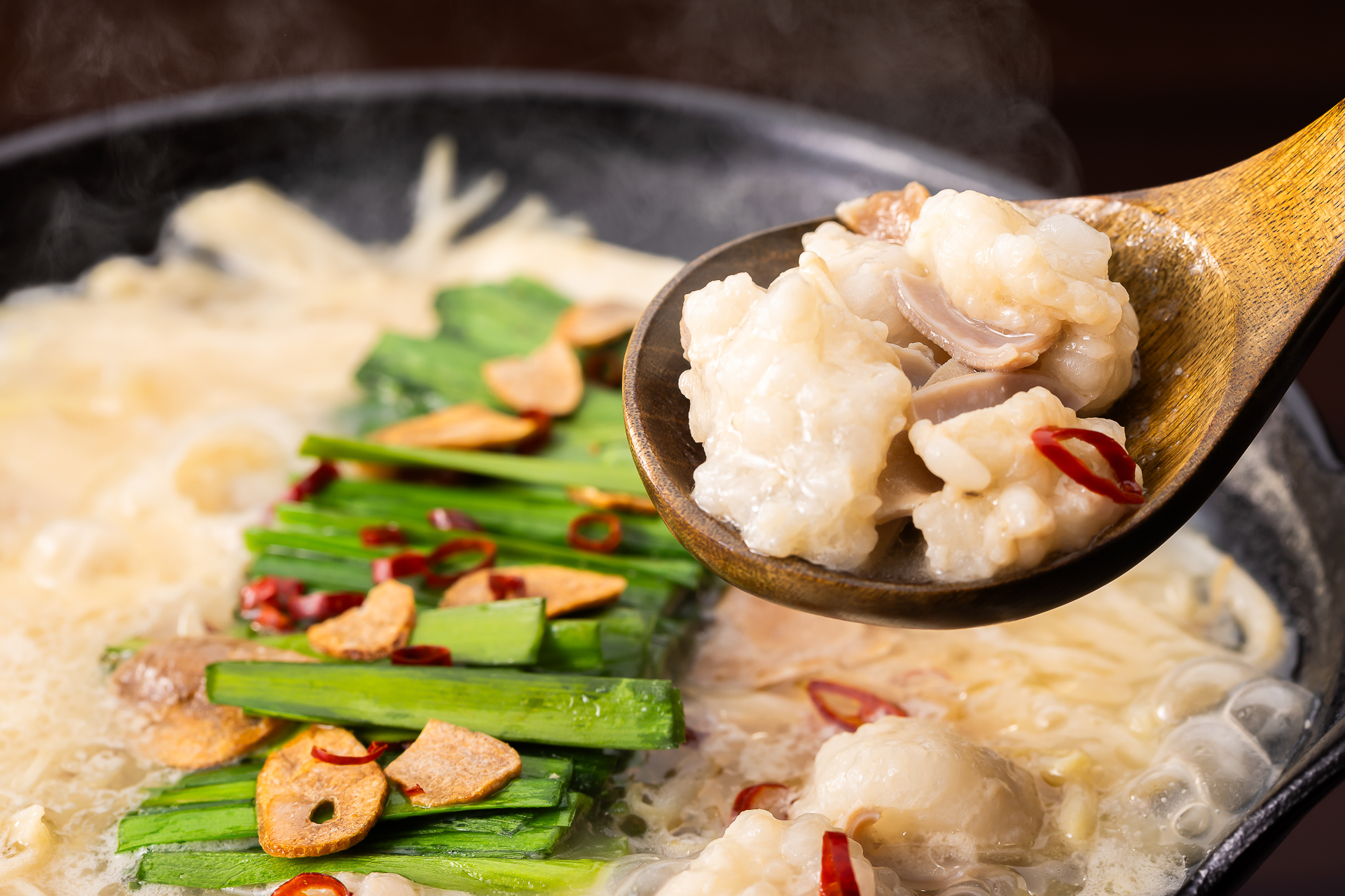 「牛もつ鍋～信州味噌仕立て～」（1990円）