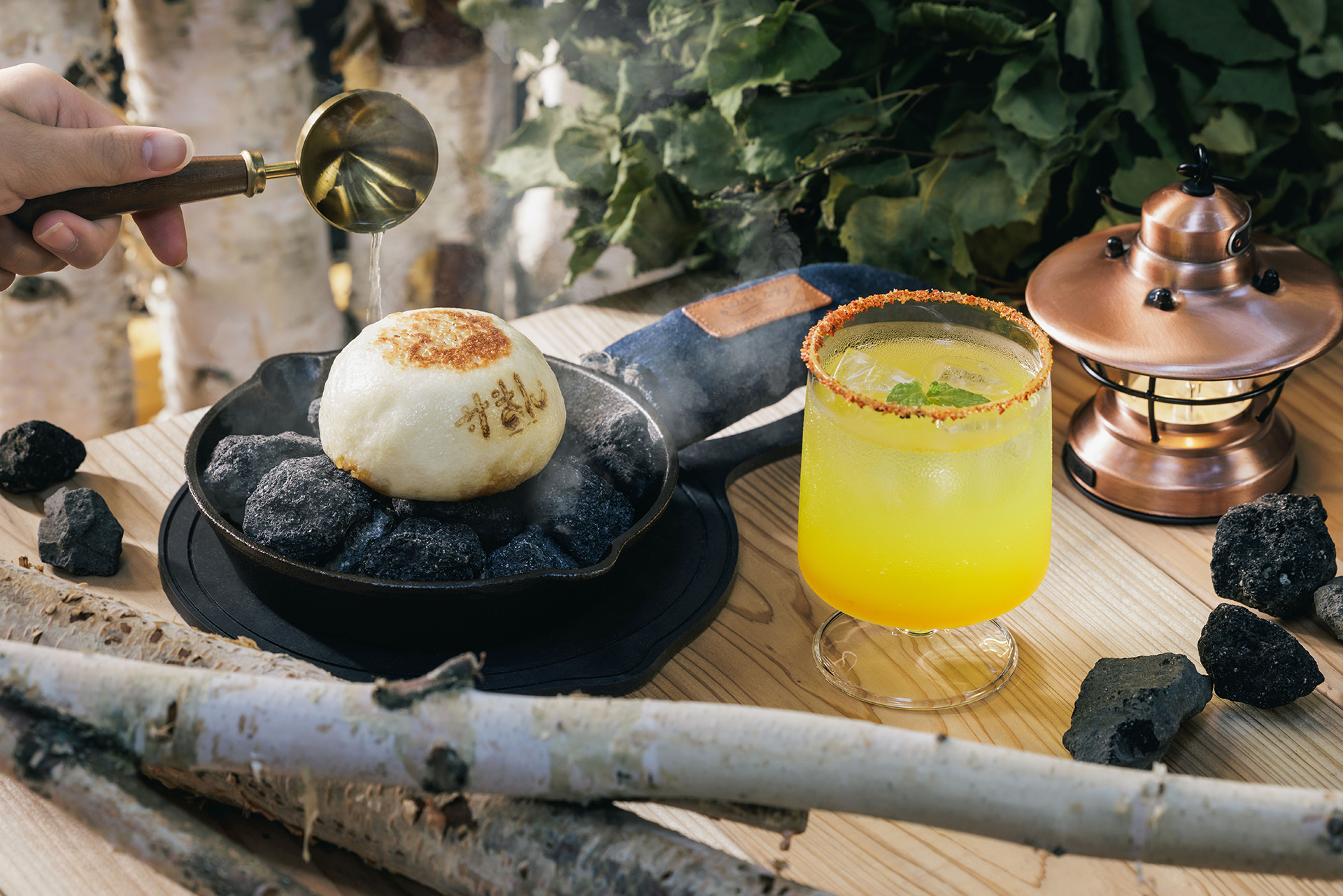 BEB5軽井沢 by 星野リゾートで楽しめる「ロウリュサまん」と「あんずオロポ」