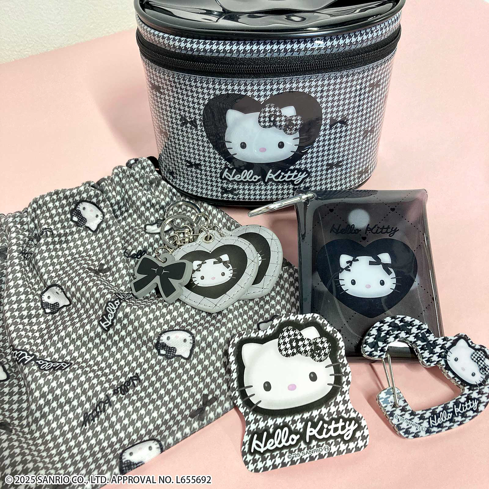 バニティポーチ、巾着（M)、クリアマルチケース、レザー調キーホルダー、アクリルカラビナ、ステッカー