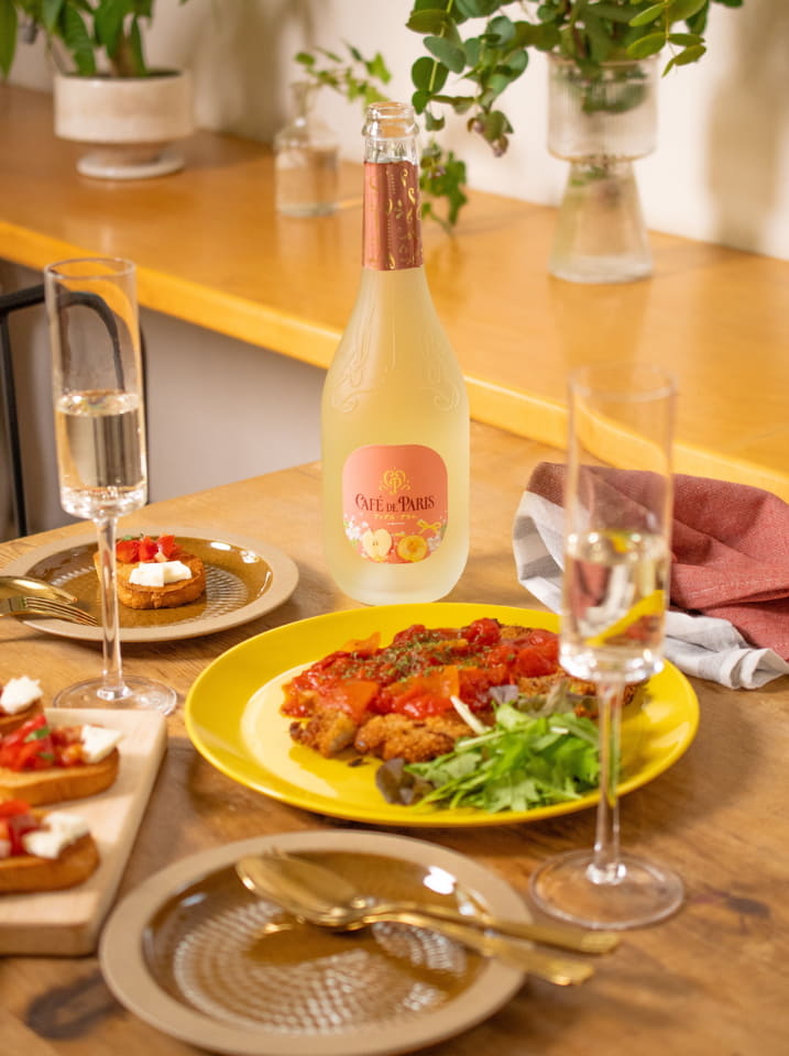 カフェ・ド・パリ、のんさん描き下ろしの日本限定デザインボトル