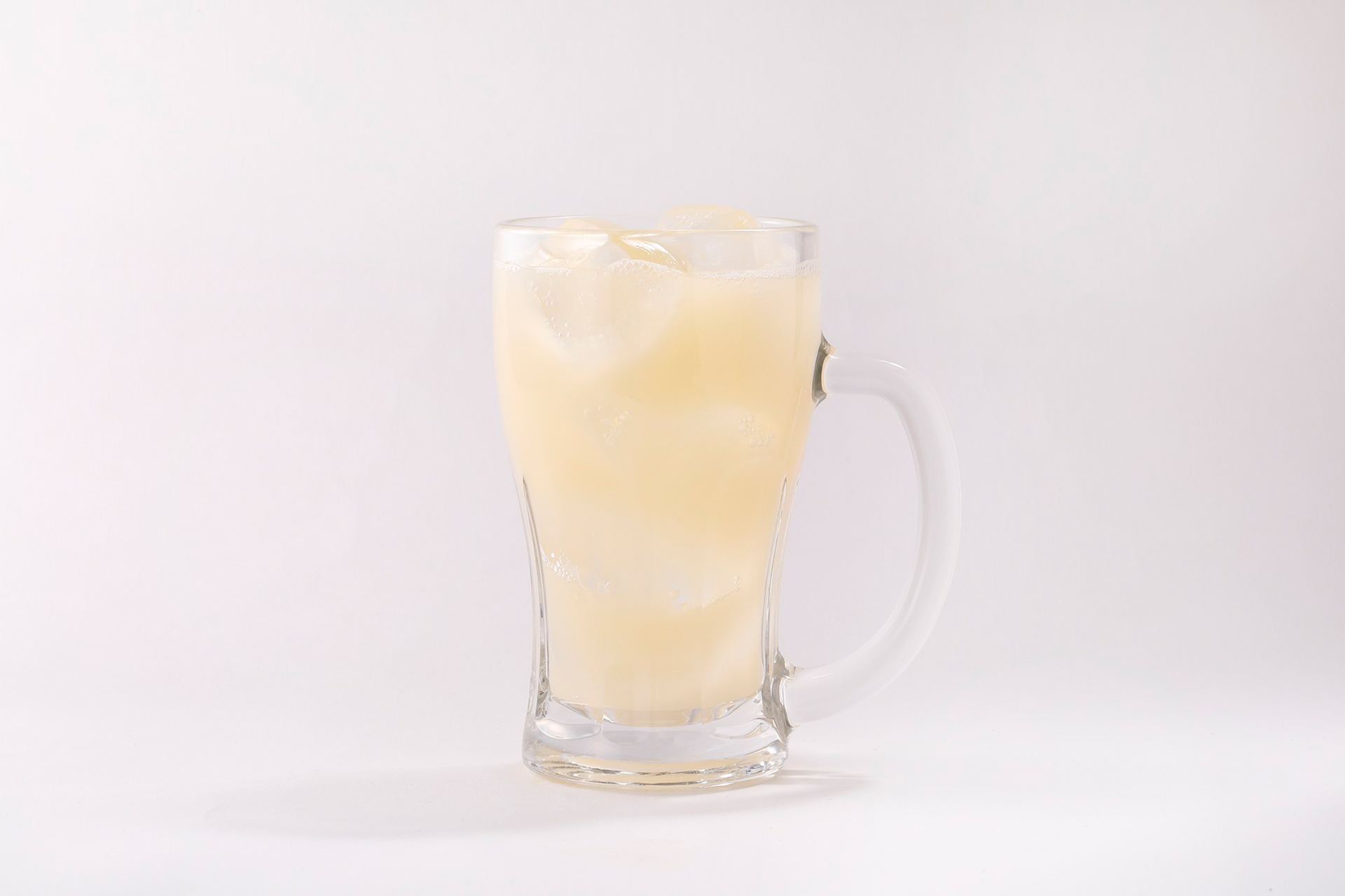 乳白梅（にゅうはくばい）のソーダ割り