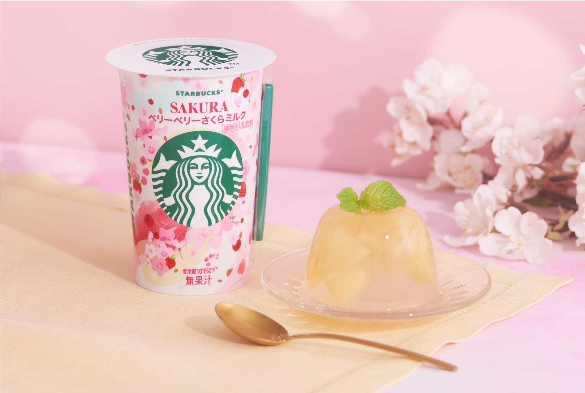 優しく華やかな雰囲気のなかにワクワク感があるドリンクと桃ゼリーの組み合わせ