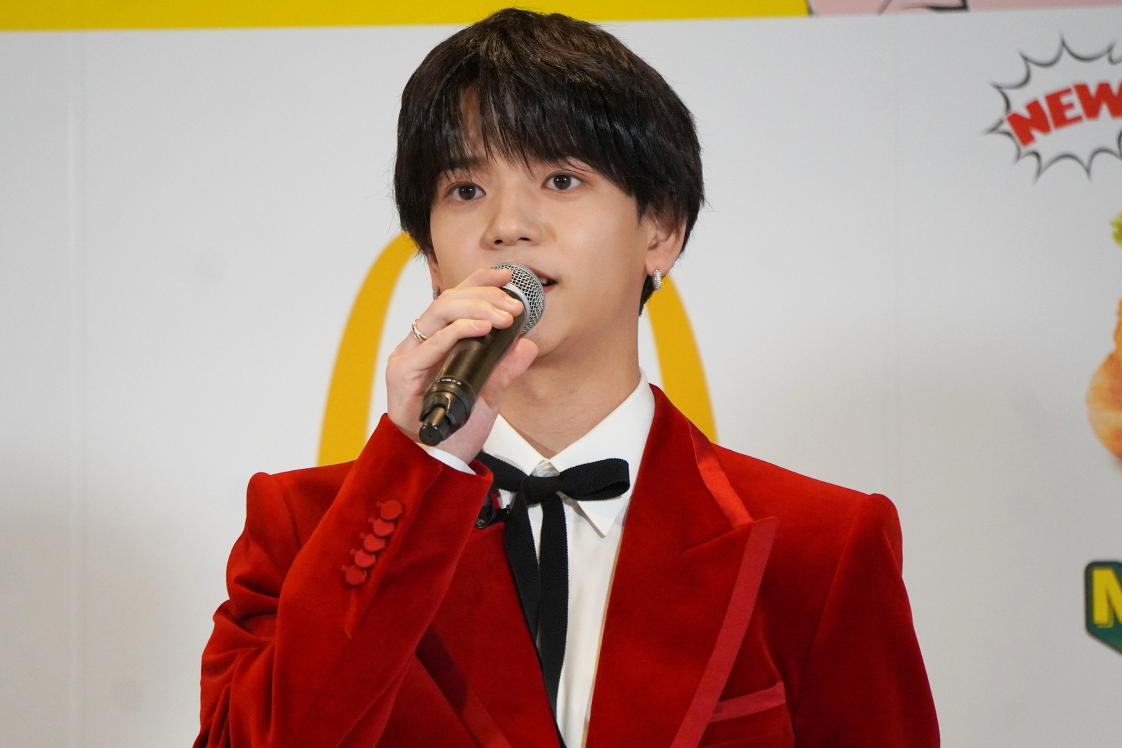 マクドナルドの赤、ニューヨーカーらしいスーツの中島さん