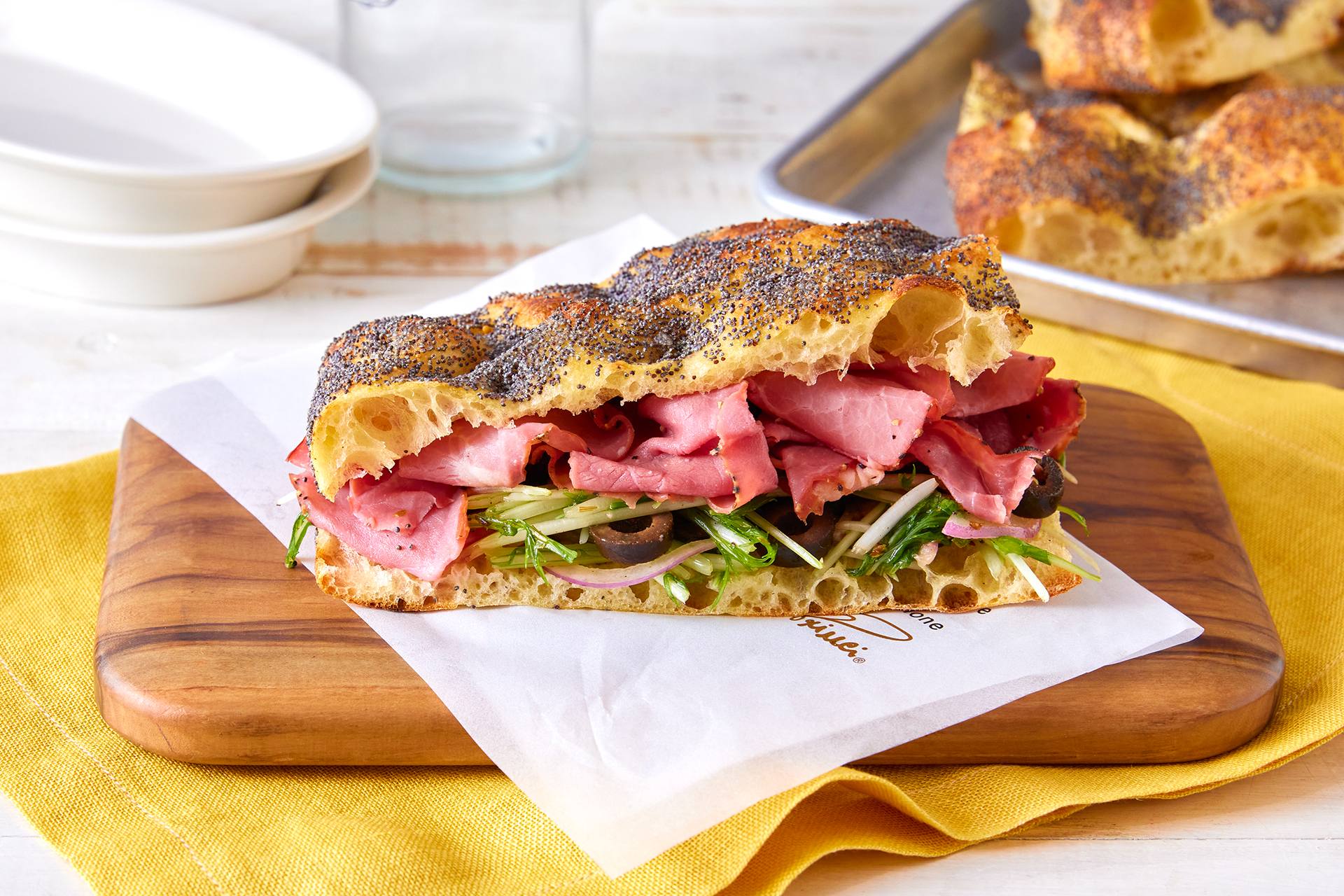 「直焼きフォカッチーノ パストラミ」（1210円）