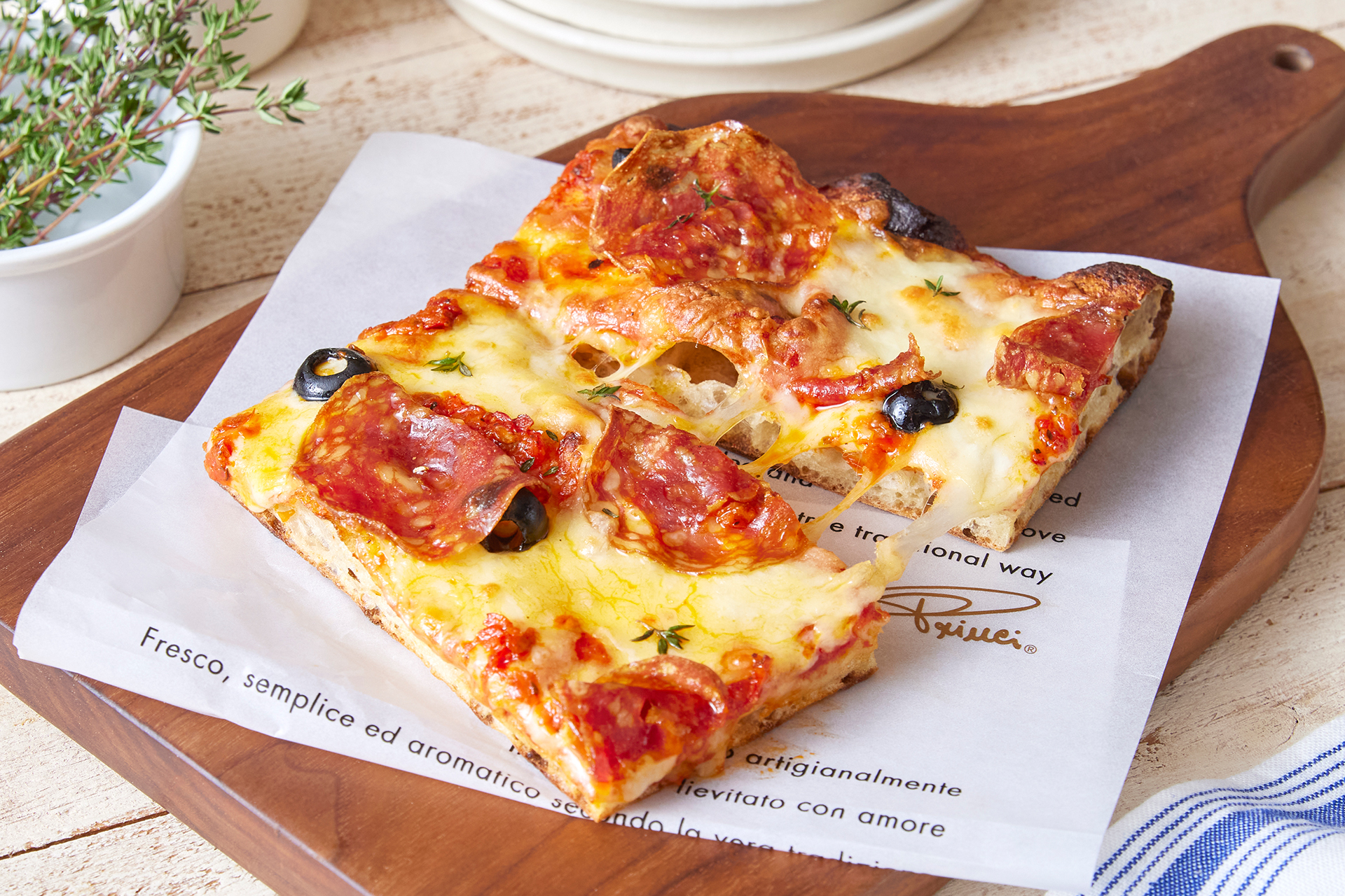 「直焼きフォカッチャ ピッツァ カラブレーゼ」（1250円）