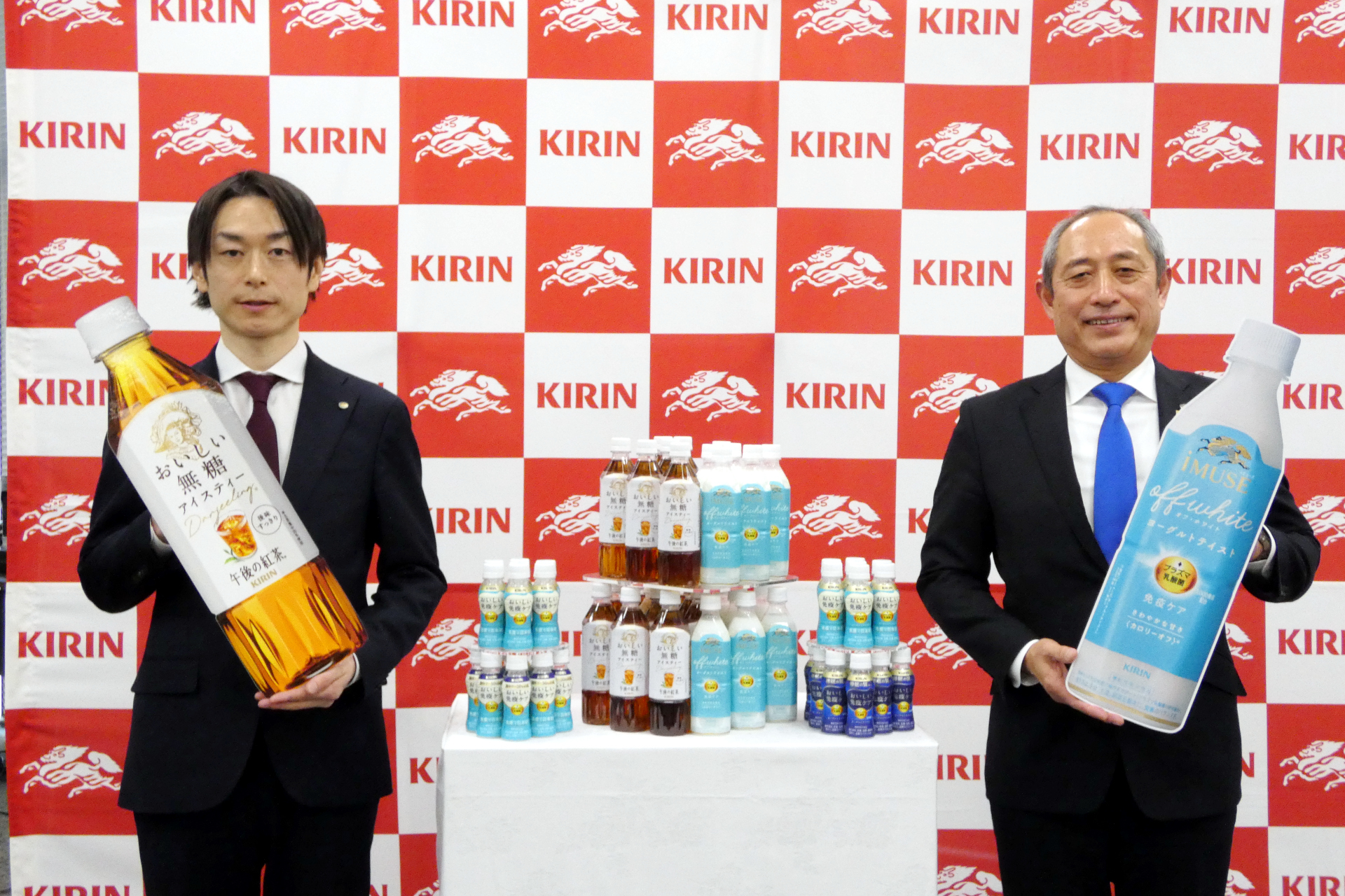 代表取締役社長の井上一弘氏（右）と執行役員 マーケティング部長の成清敬之氏（左）