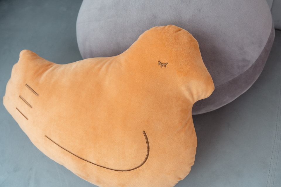 新品未開封★豊島屋 鳩ッション（大） 鎌倉　鳩サブレー 豊島屋「鳩サブレー」がふんわりクッションに、「鳩ッション