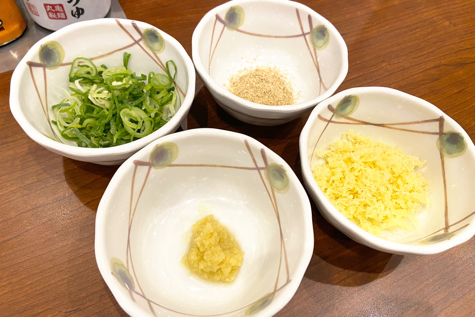おすすめの薬味は「しょうが」「ねぎ」「すりごま」「天かす」としている