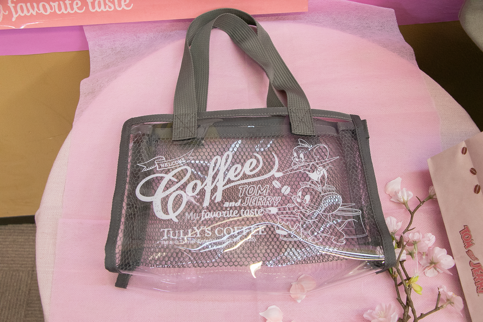 「トムとジェリー シースルーマルチバッグ」（2580円）