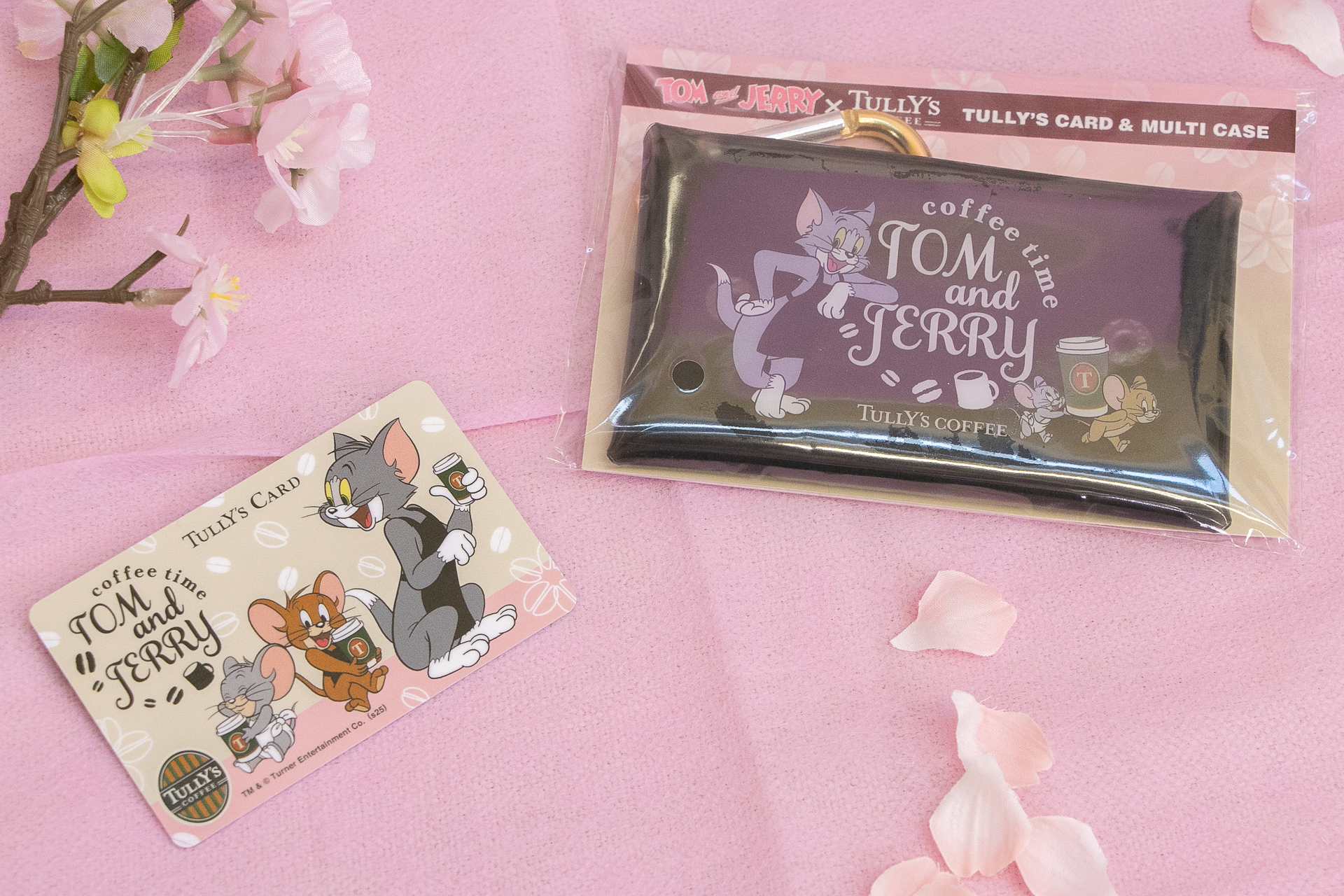  「トムとジェリー タリーズカード＆カラビナ付きマルチケース」（1680円～/マルチケース 680円/＋カード入金1000円～）