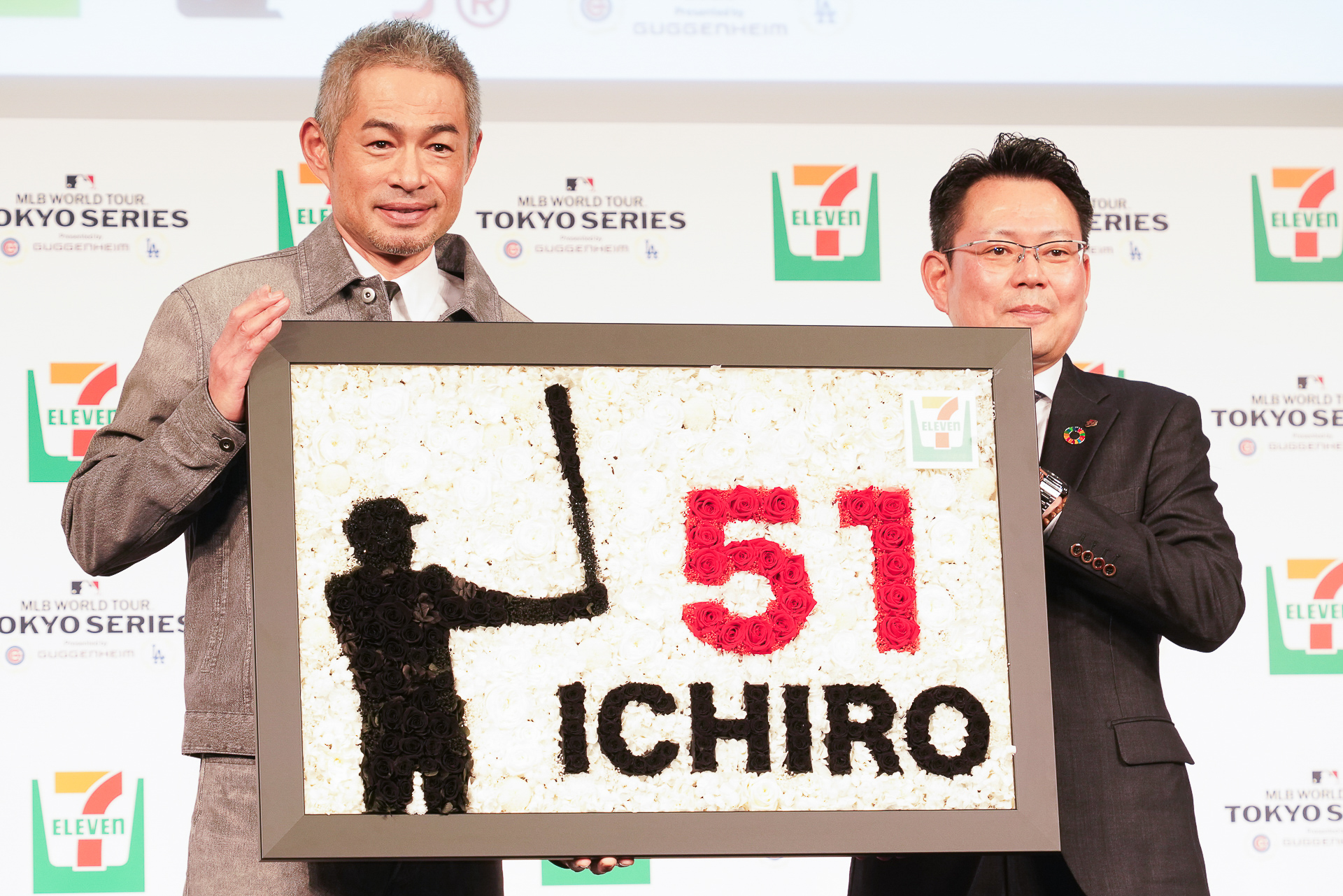 野球殿堂入りを記念して、セブン-イレブン・ジャパンから記念額をプレゼント