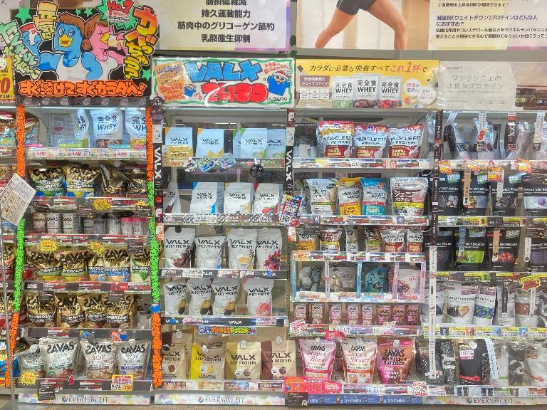 全国のドン・キホーテでプロテイン・トレーニンググッズ展開強化中という