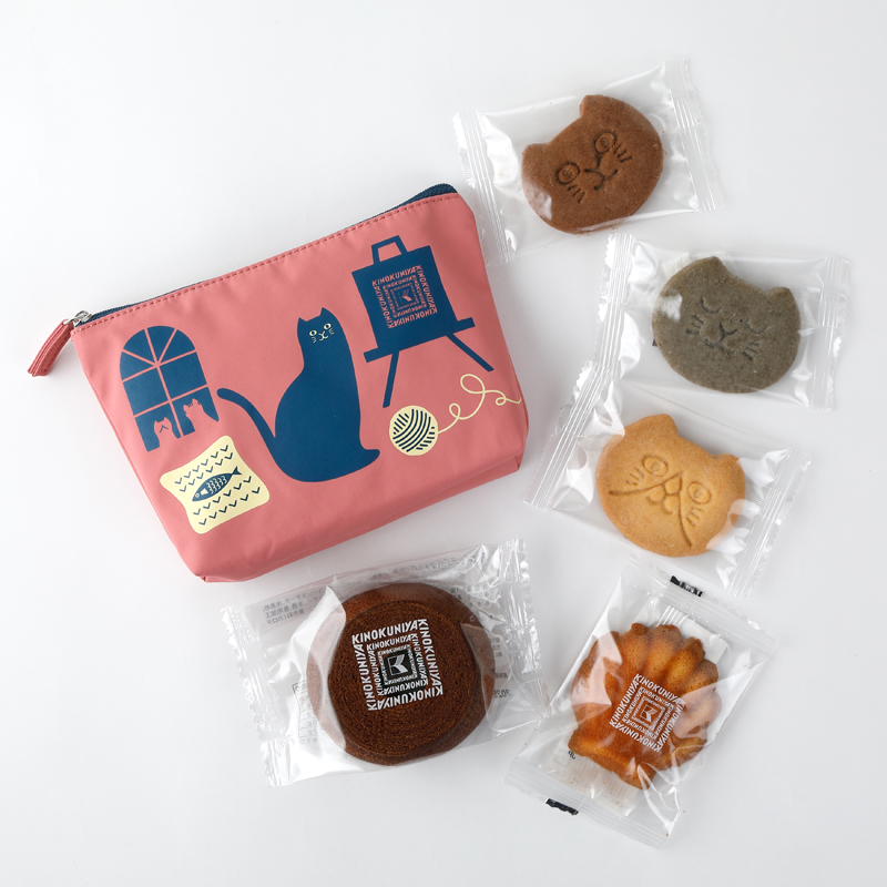 「紀ノ国屋 ねこスイーツポーチ（ピンク/ネイビー/ミントブルー）」（各1652円）