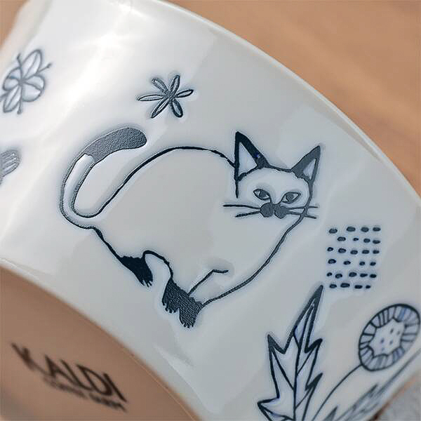 「ネコちゃん柄陶器キャニスター」（990円）