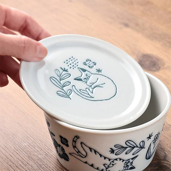 「ネコちゃん柄陶器キャニスター」（990円）