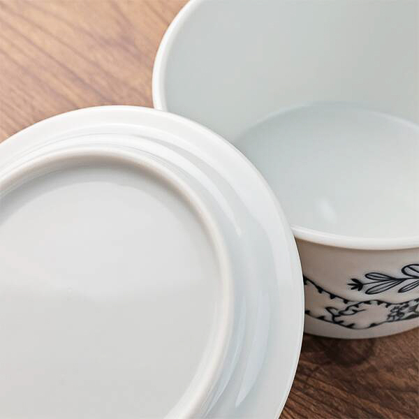 「ネコちゃん柄陶器キャニスター」（990円）