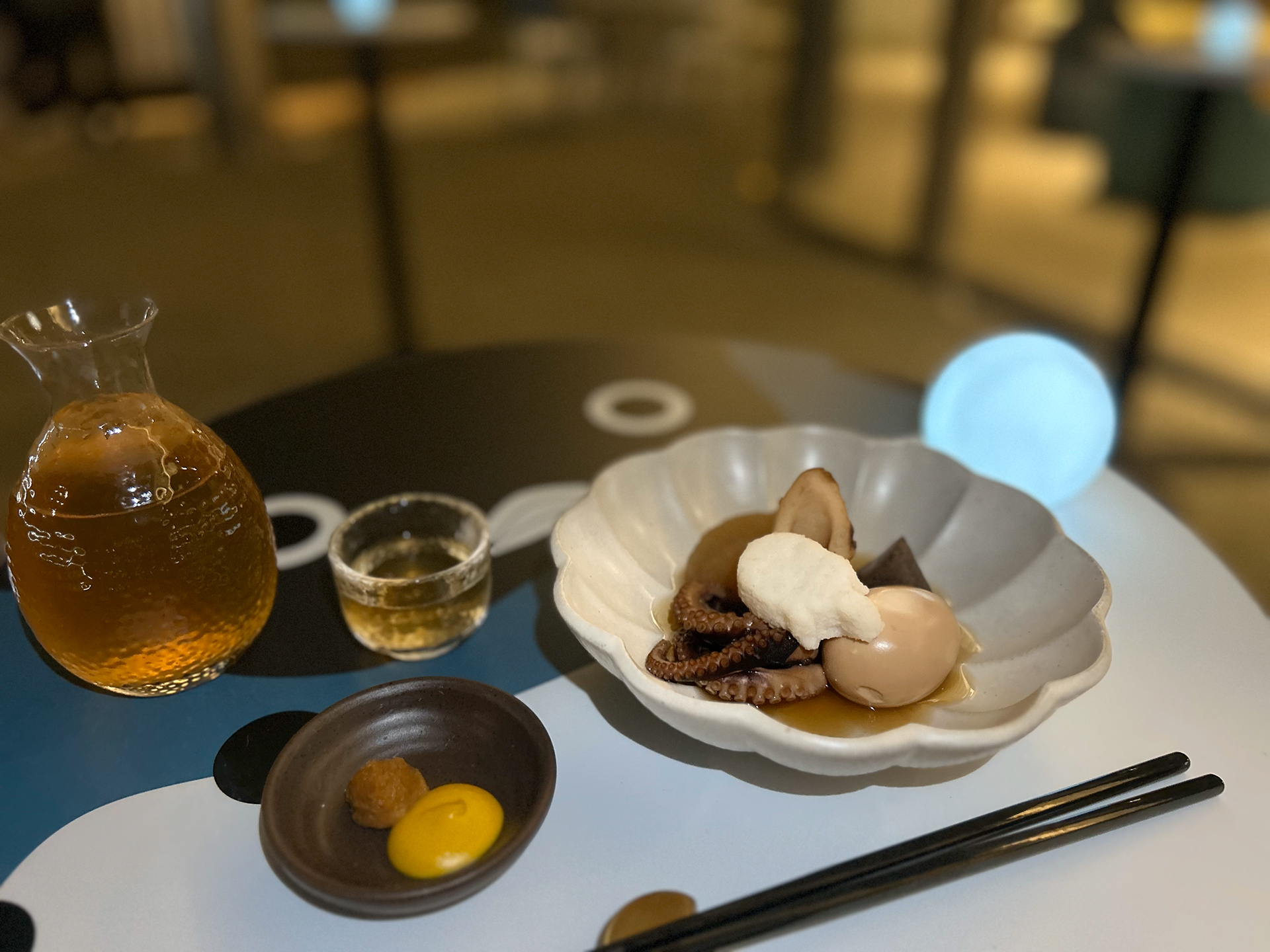 「ふぐおでん」と「だし割り」。ふぐおでんは全5種類の具材から好きなものをチョイスできる