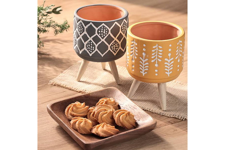 カルディコーヒーファーム「脚付きミニポット」