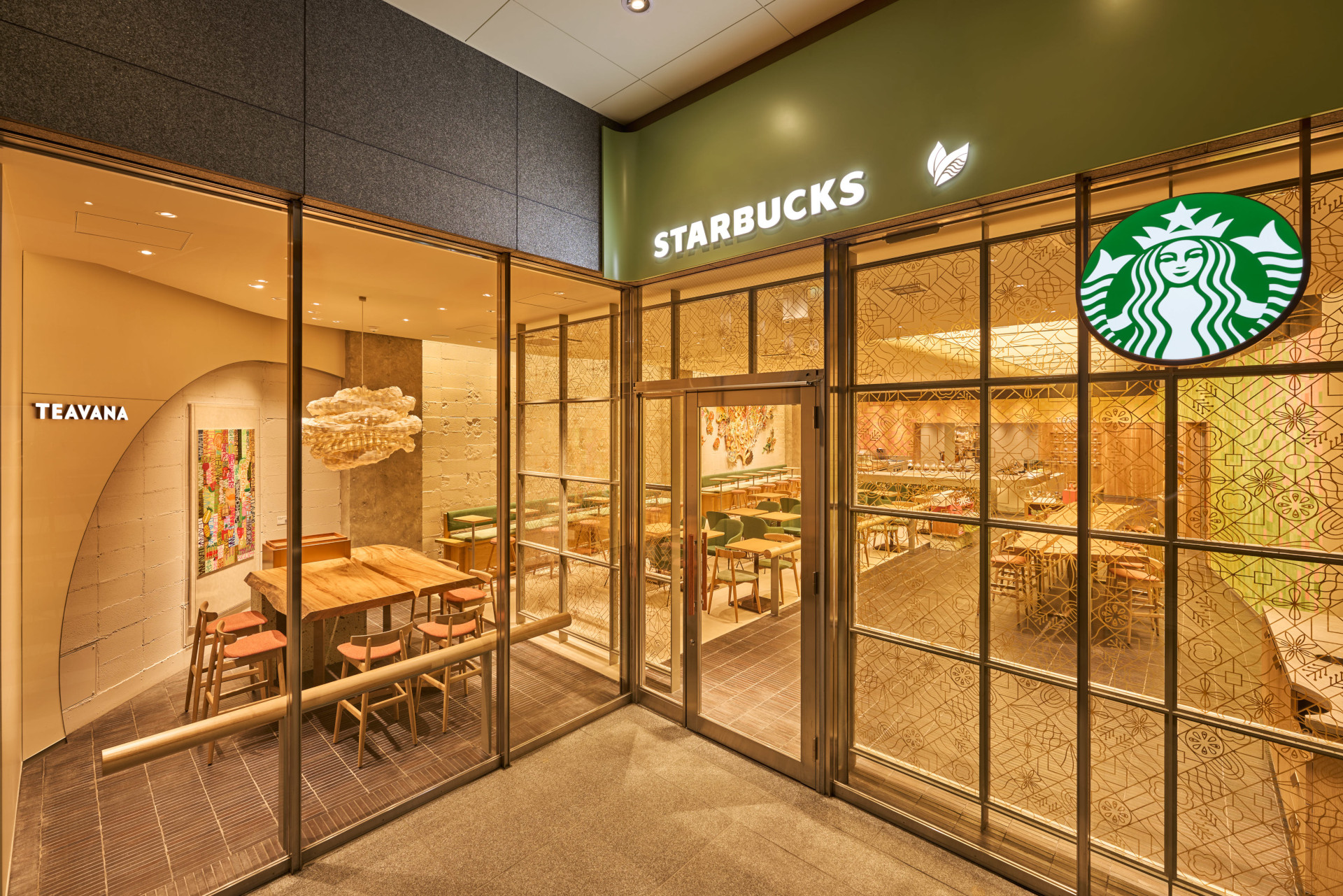 地下1階「スターバックス ティバーナ ストア（スターバックス ティバーナ ストア 銀座マロニエ通り）」