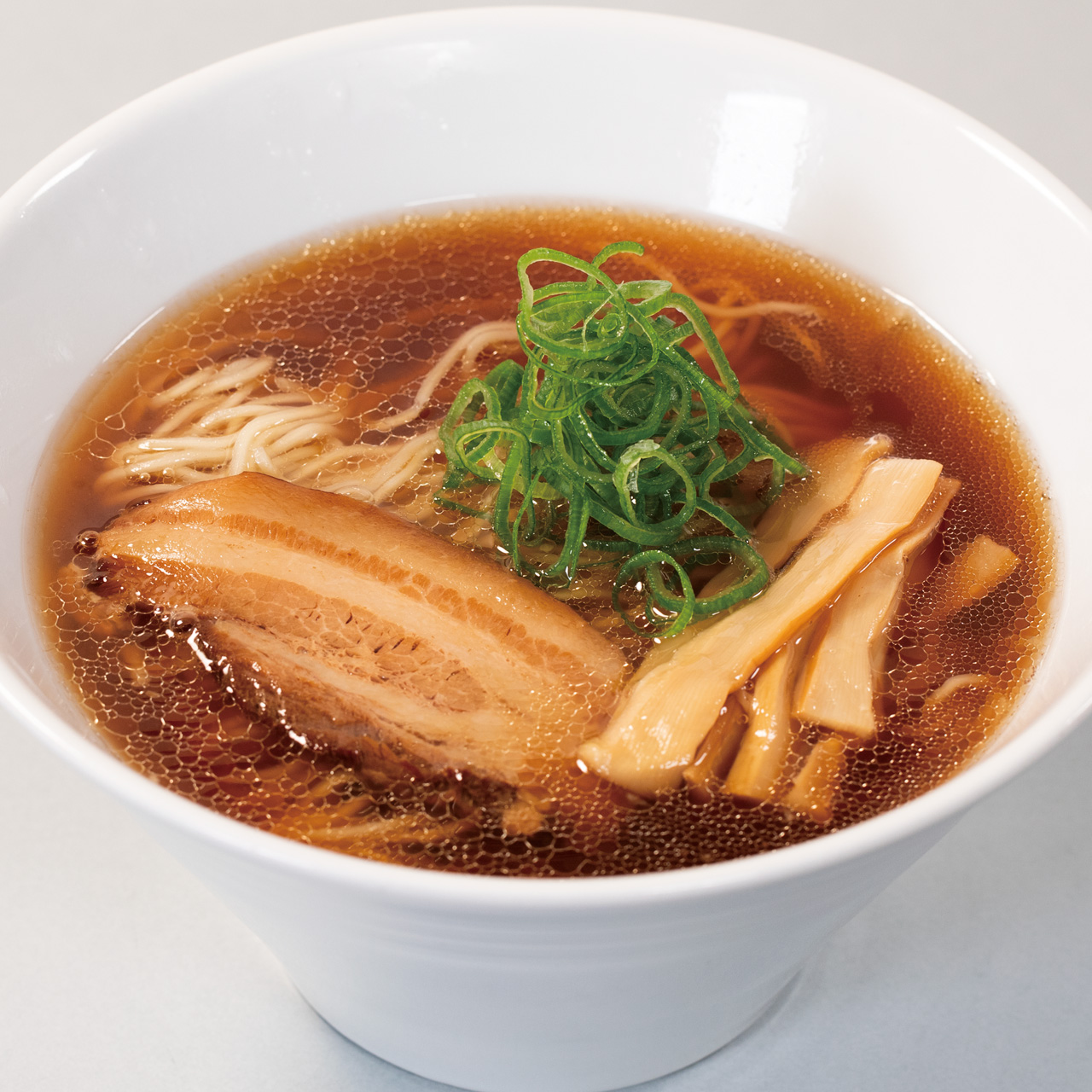 こだわりメニューの「醤油ラーメン」（580円）
