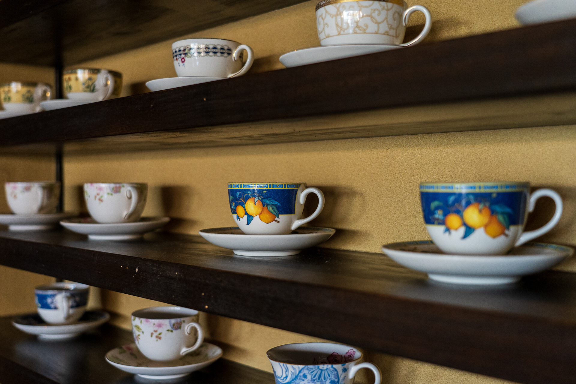 ホットドリンクはウェッジウッドなど有名ブランドのカップで提供。お気に入りのカップがある常連さんもいるそう