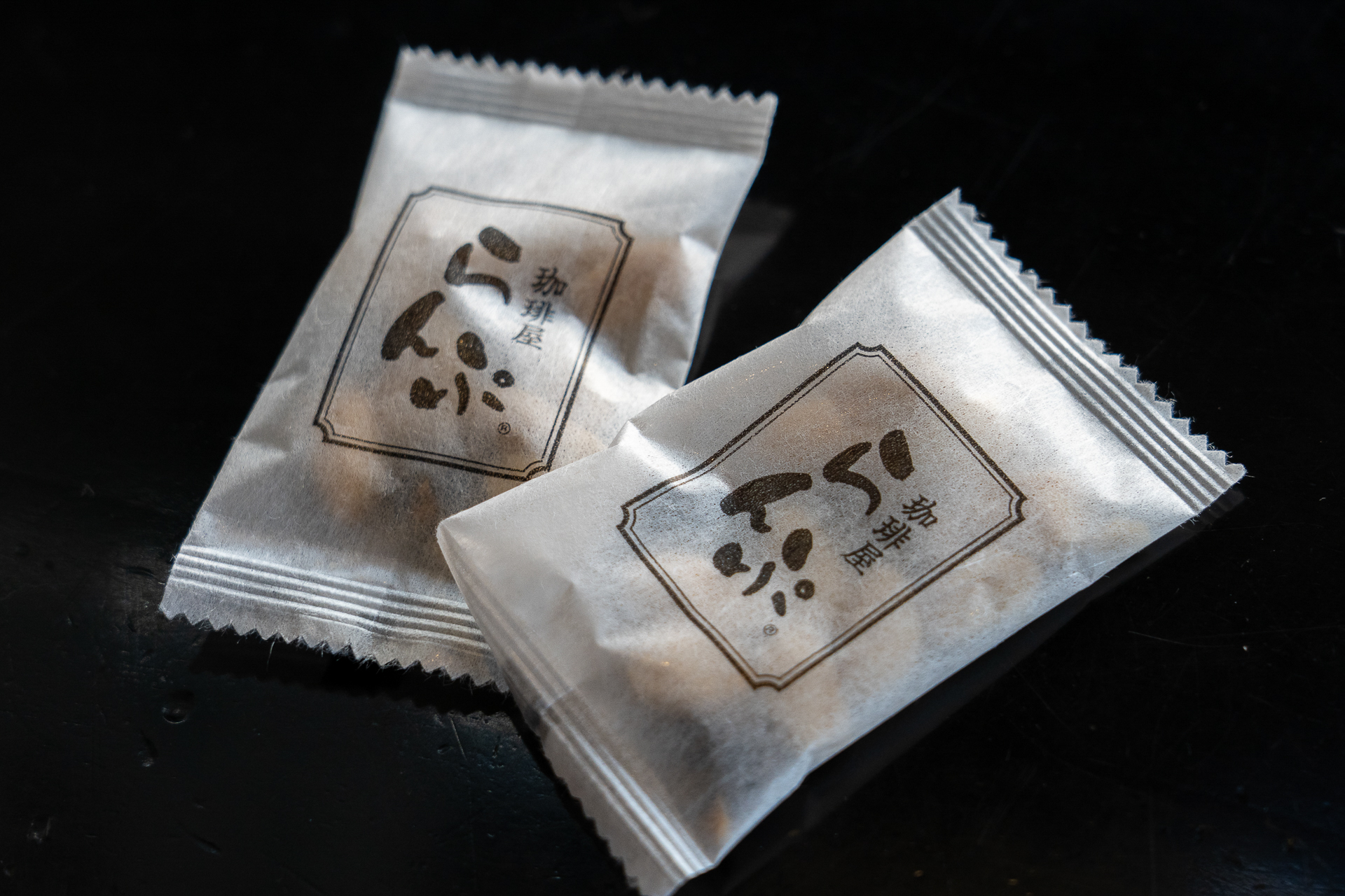 コーヒーのお供のナッツが付くのはモーニング文化ならでは