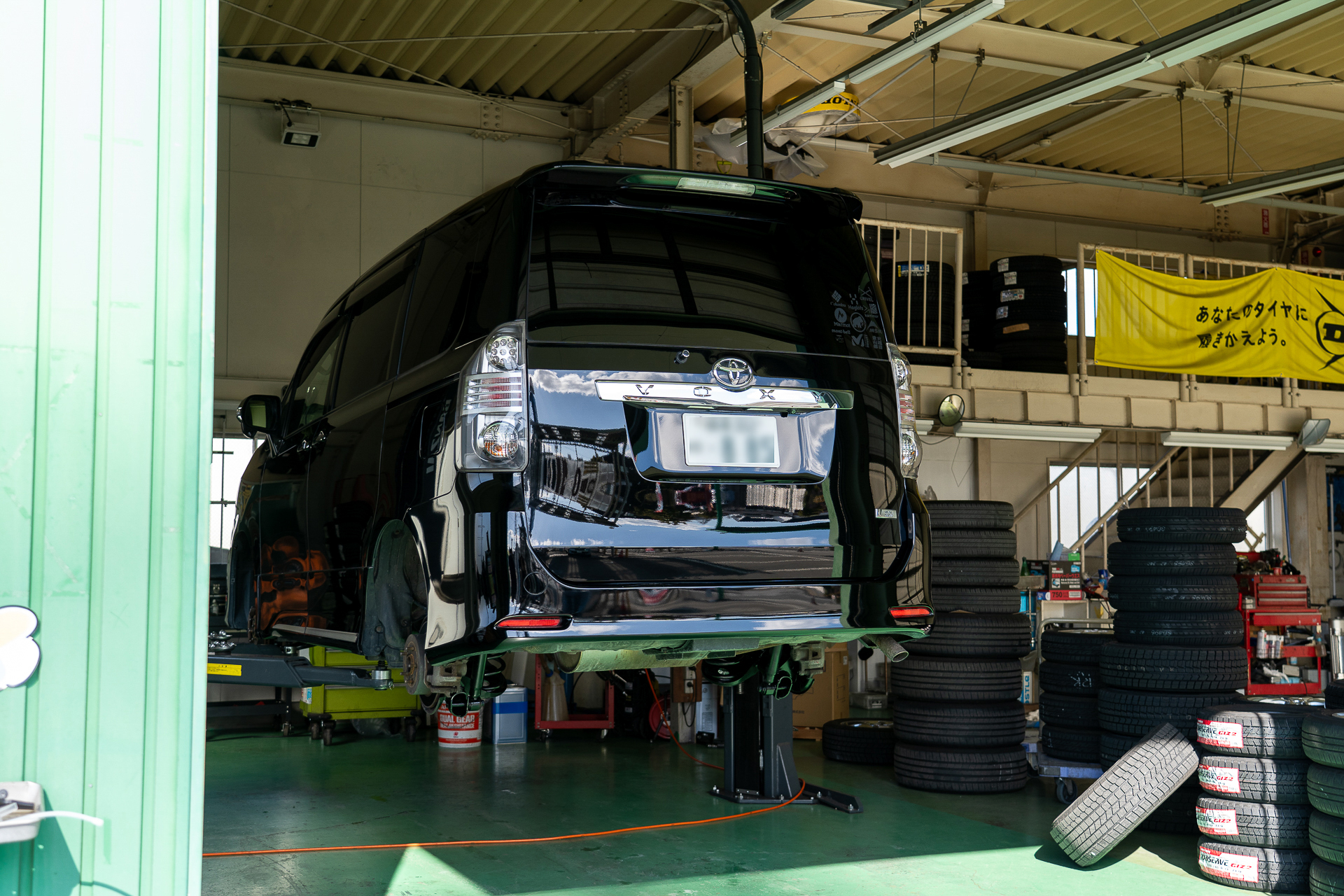 年間2400台の車検を請け負うというフジワ・カーサービス大垣店は、1人で訪れる女性客が多い整備工場なのだそう