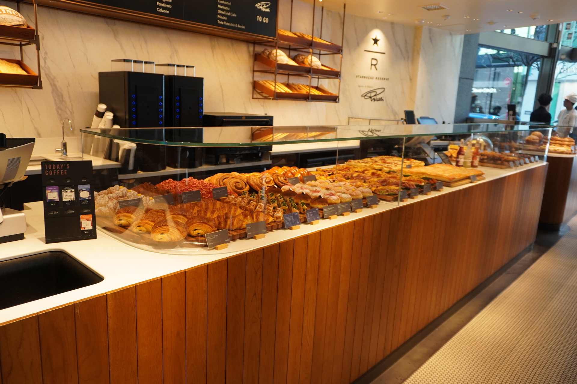 本場のイタリアンベーカリーが楽しめるメニューを展開