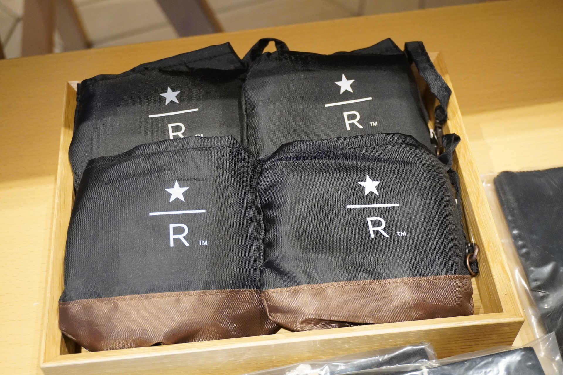 スターバックス リザーブのボトル/マグ/コーヒー豆/バッグなどが店内で買える