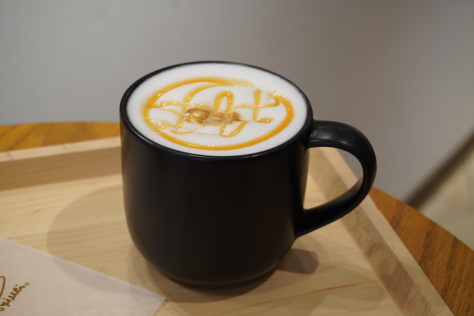 「GINZA ダブルトール キャラメル マキアート」（持ち帰り 900円/店内利用 1080円）