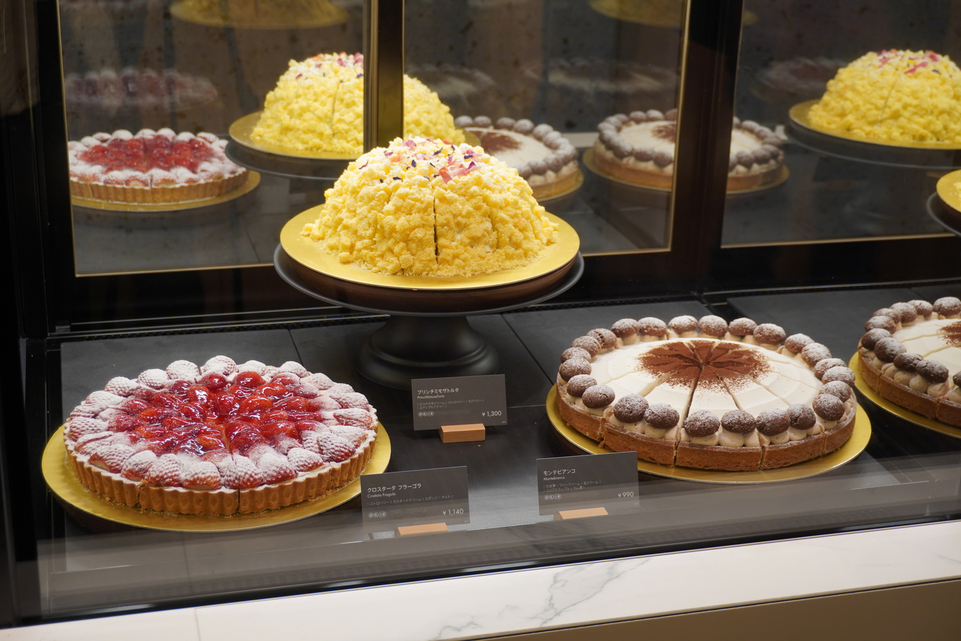 イタリアンベーカリー プリンチのフードも展開