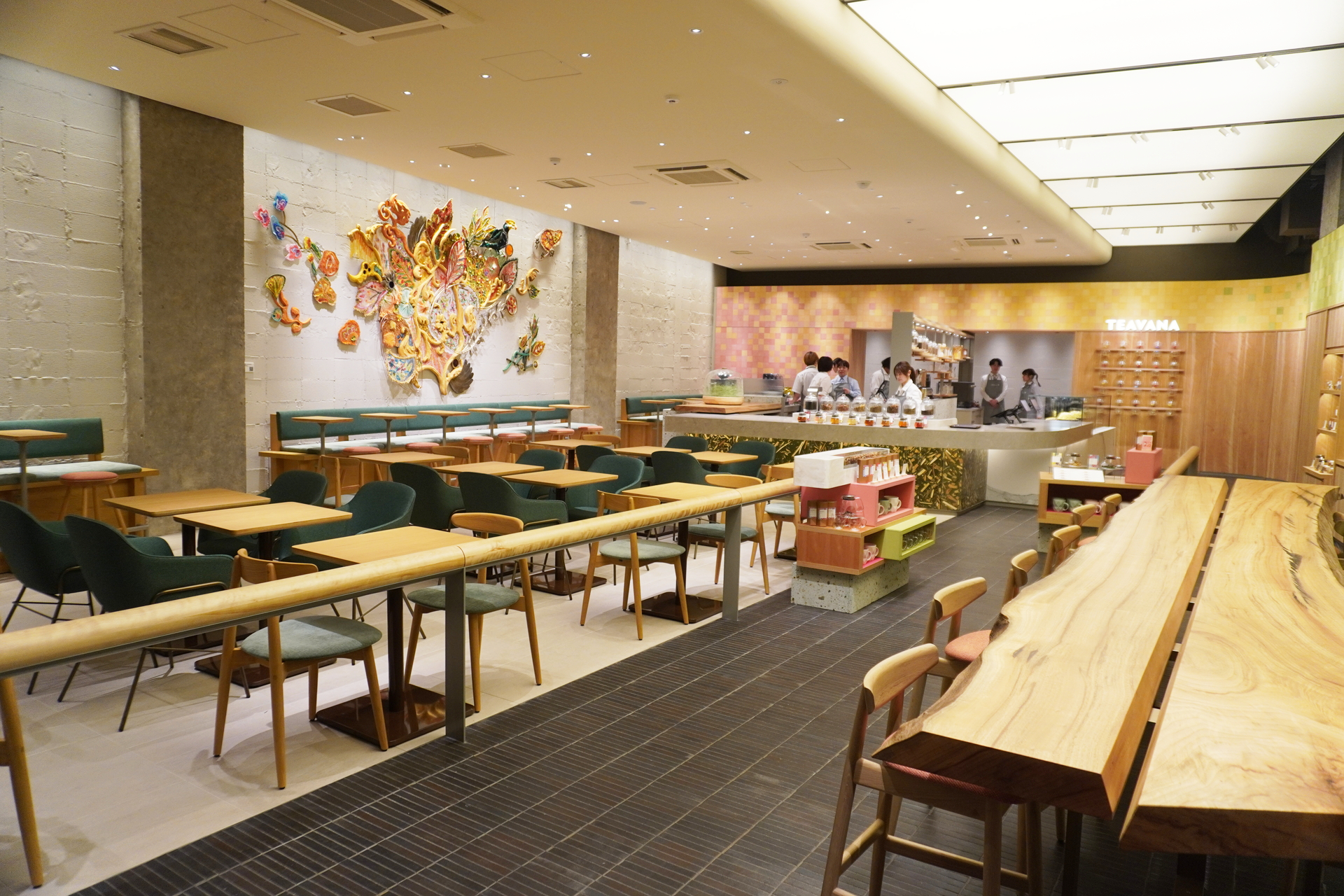 スターバックス ティバーナ ストアのティーを楽しむ空間として、組み合わせの妙をアイデアに「混ぜ合わせたもの」を意味する“Melange（メランジ）”をデザインコンセプトにした内装