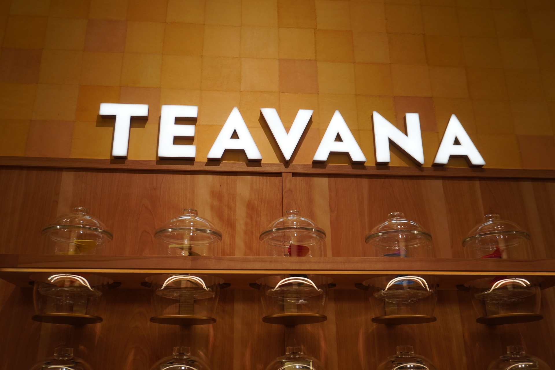 TEAVANAで扱う茶葉はティーとフルーツやスパイス、お花などをブレンドしたユニークなティー