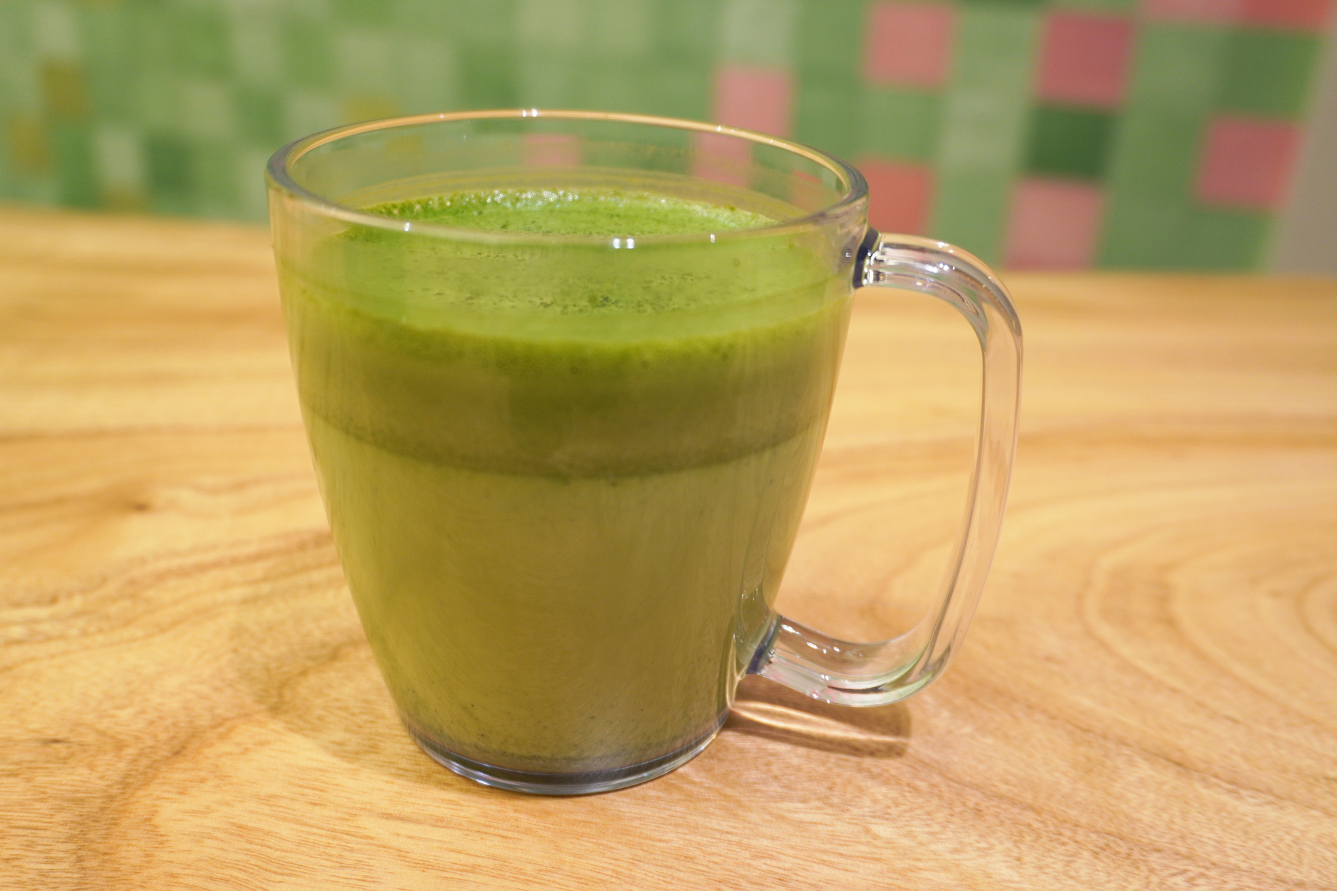 「GINZA 石臼抹茶 ティーラテ（ホット）」（店内利用 1100円、持ち帰り 1080円）