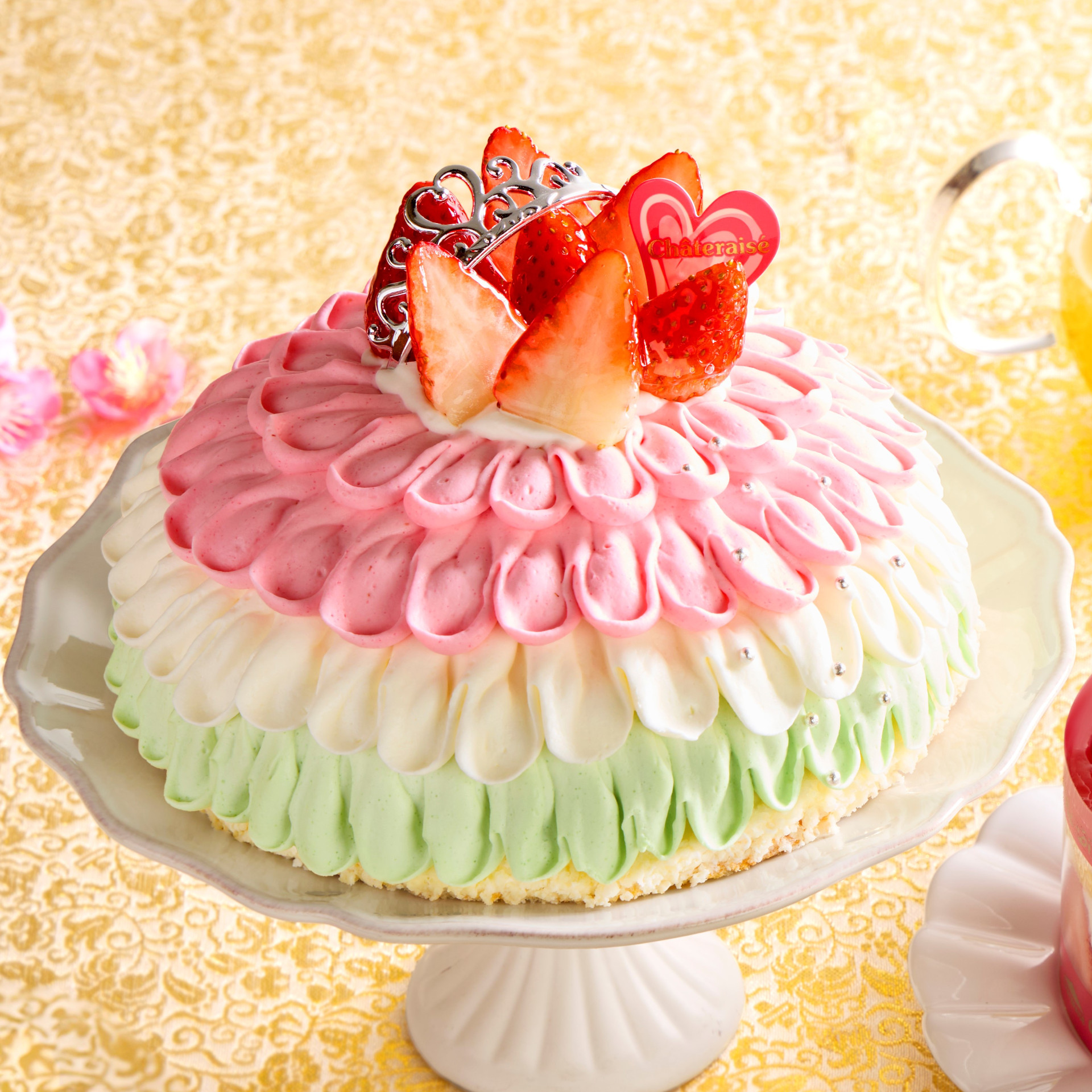 「桃の節句 きらぴ香苺のフリルデコレーション」（3888円）