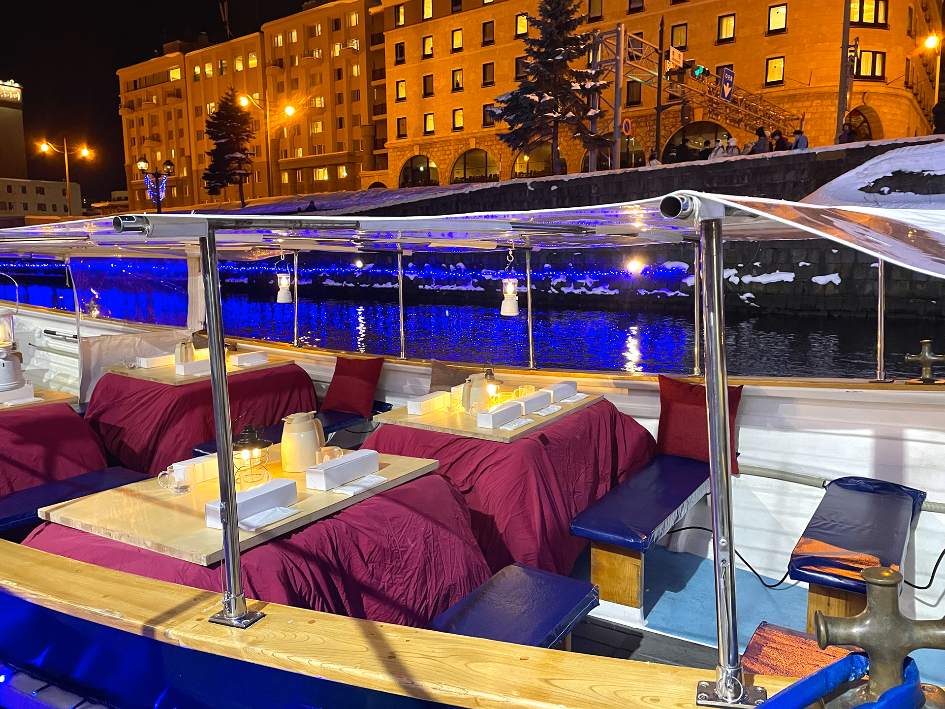 船内にこたつを設置した特別なクルーズ船