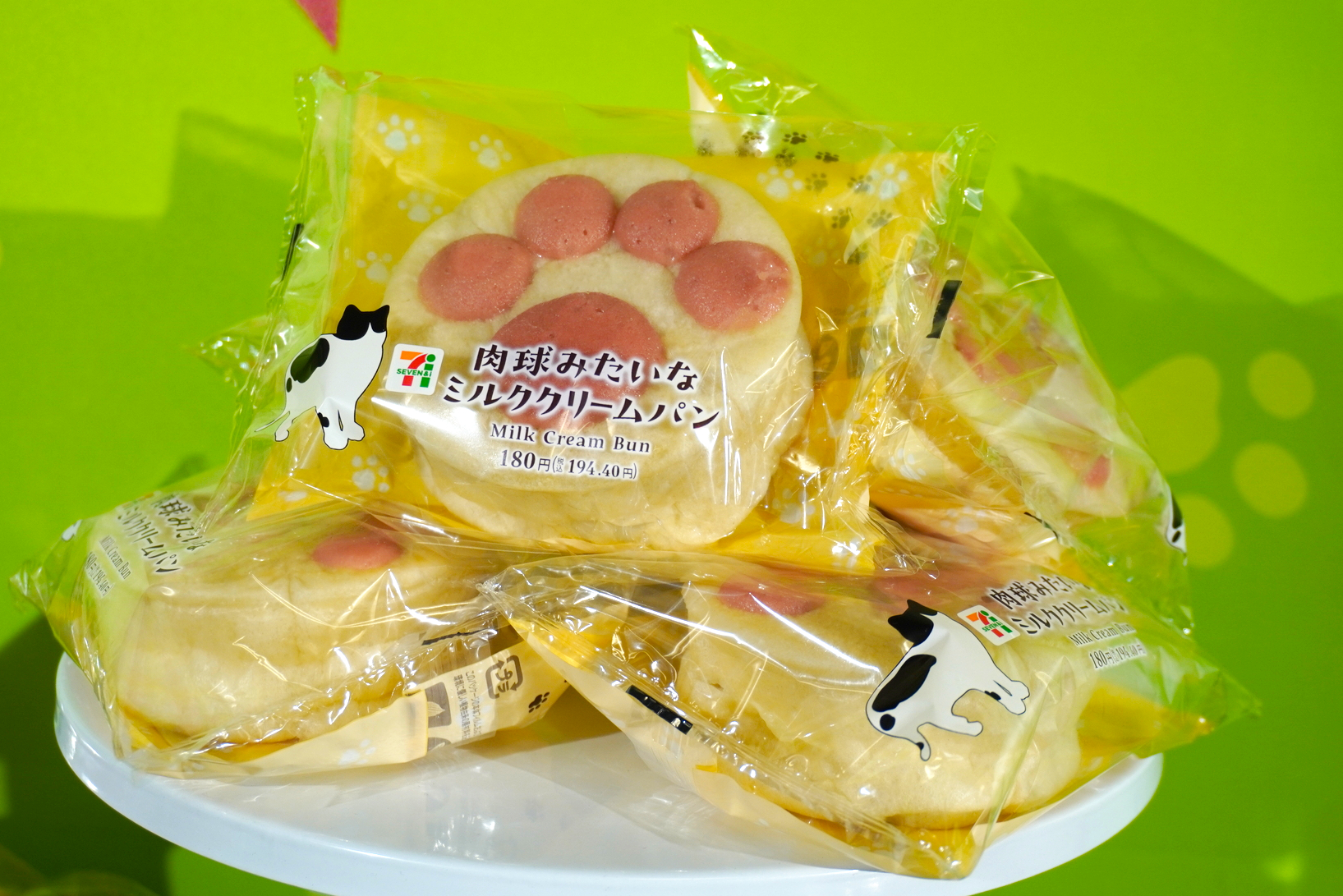 「肉球みたいなミルククリームパン」（194円）