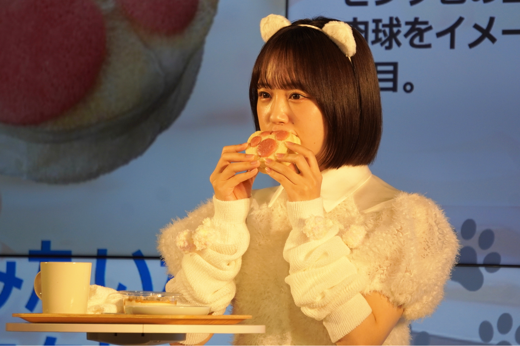 「うみゃい！」「にゃんだこれはうみゃ～い！」と猫語でコメント